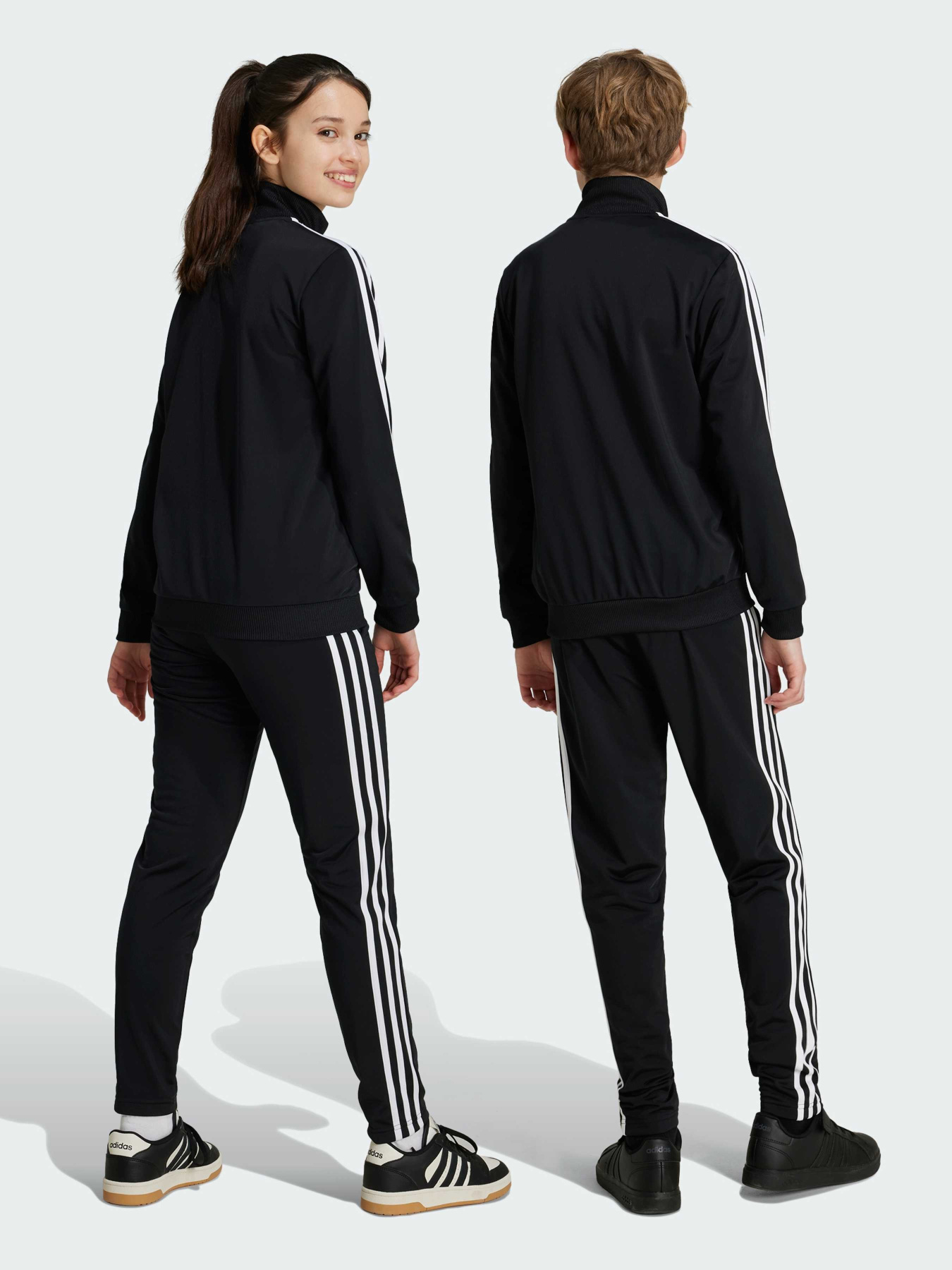 Костюмы Adidas модель IY1795 Костюмы Adidas модель IY1795 Фото