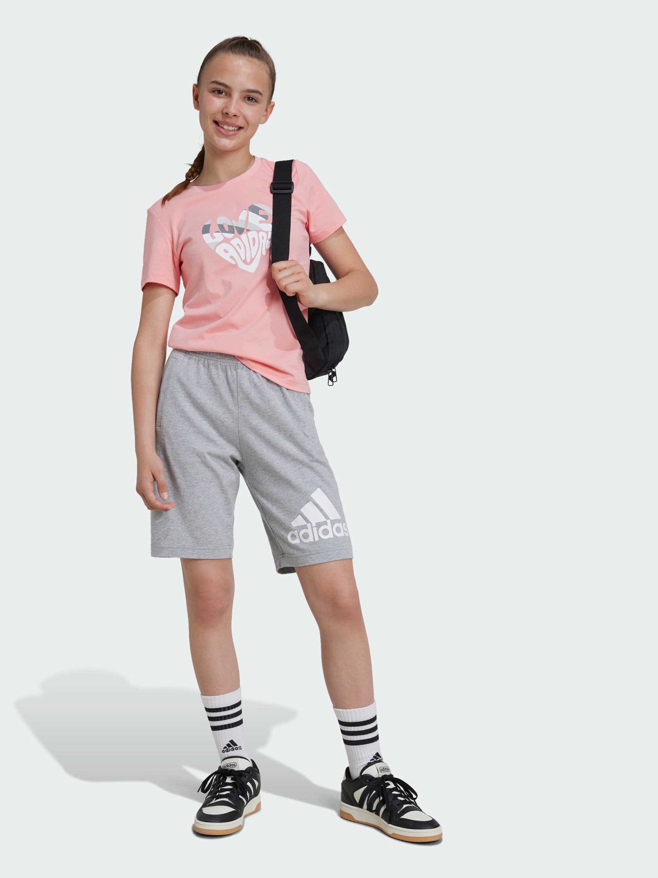 Футболки и поло Adidas модель IY8137 Футболки и поло Adidas модель IY8137 Фото