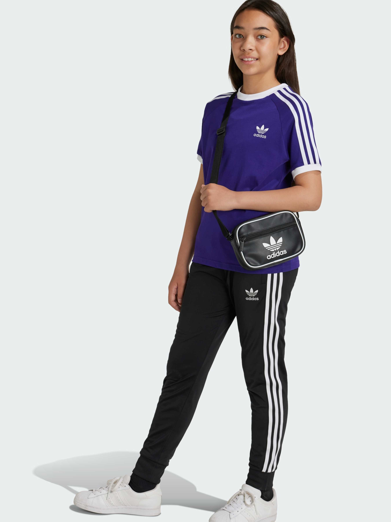 Футболки и поло Adidas Adicolor модель IY7430 Футболки и поло Adidas Adicolor модель IY7430 Фото