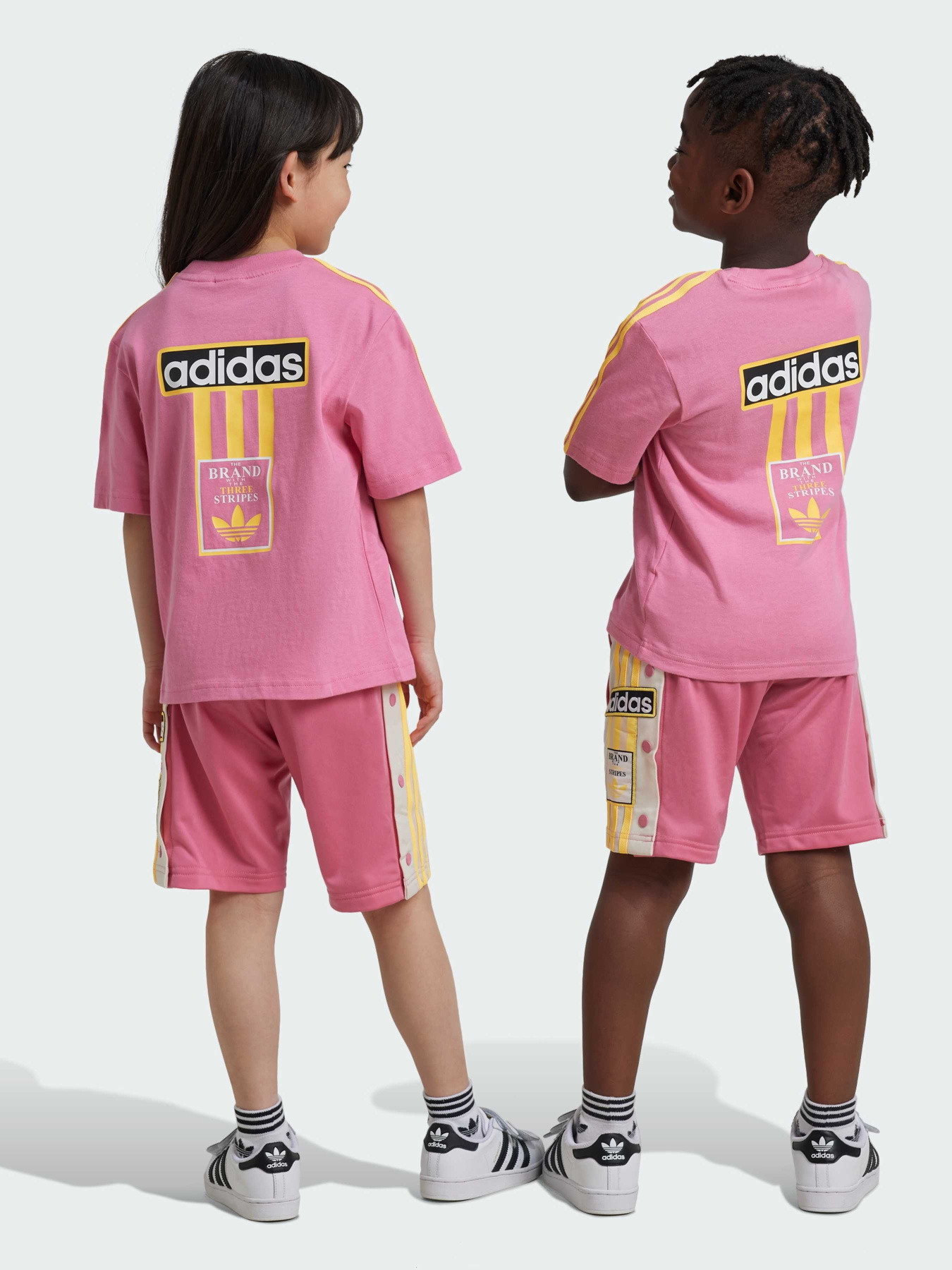 Костюмы Adidas Adicolor модель IX7443 Костюмы Adidas Adicolor модель IX7443 Фото