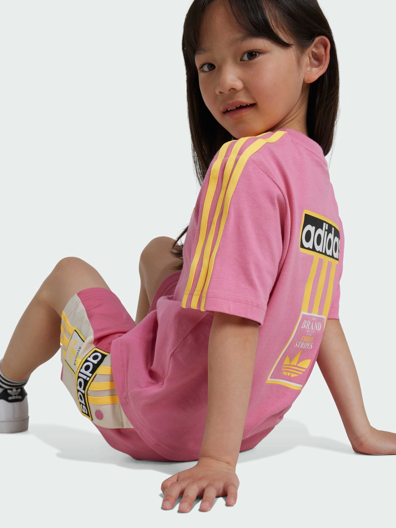 Костюмы Adidas Adicolor модель IX7443 Костюмы Adidas Adicolor модель IX7443 Фото
