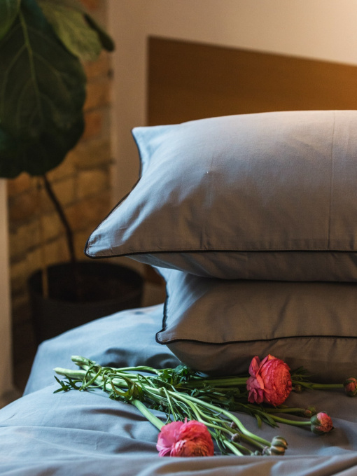 Комплект постельного белья с аутентичной вышивкой и кантом Natural Grey в сатиновом чехле для хранения Ecotton модель 25091 Фото