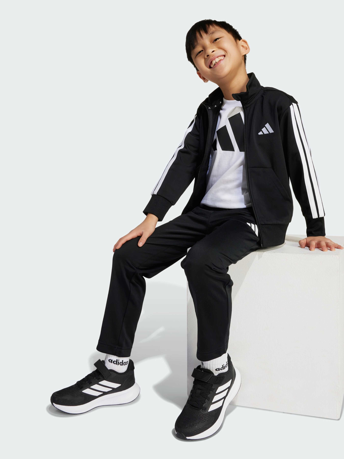 Костюмы Adidas модель JM0891 Костюмы Adidas модель JM0891 Фото