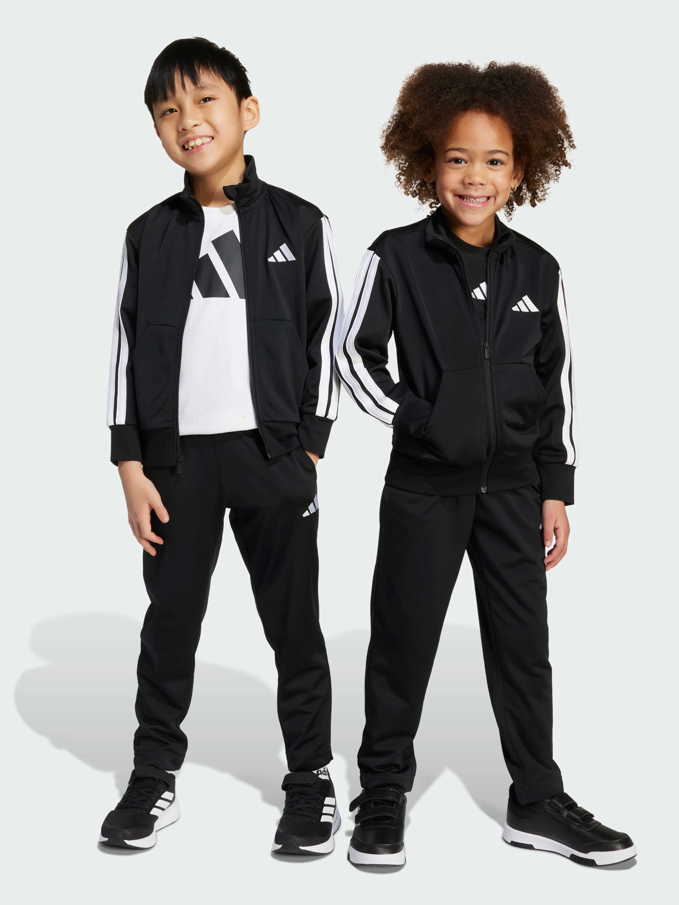 Костюмы Adidas модель JM0891 Костюмы Adidas модель JM0891 Фото