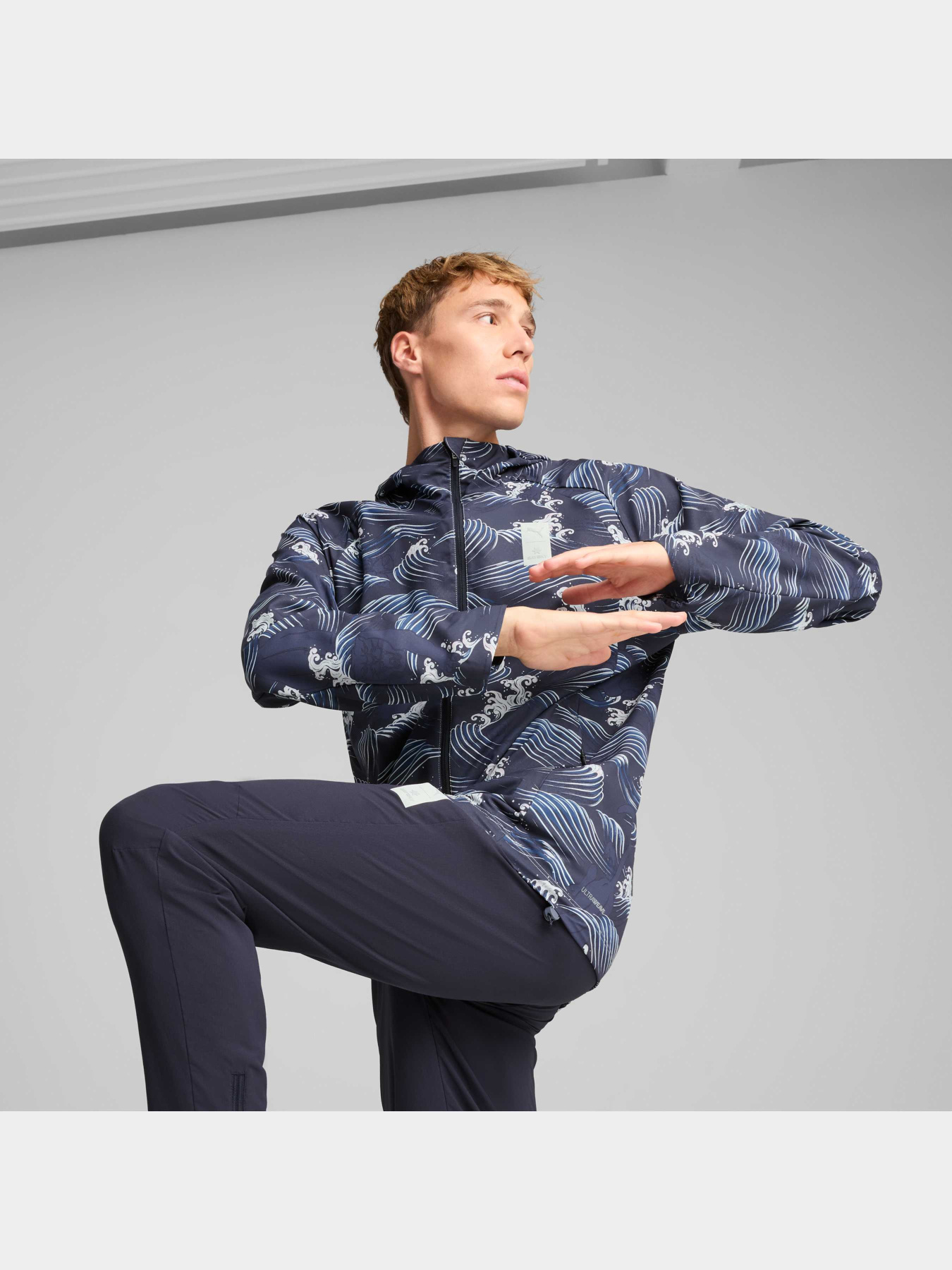 Куртки и дубленки PUMA Unisex x Saysky Jkt Aop модель 526959 Куртки и дубленки PUMA Unisex x Saysky Jkt Aop модель 526959 Фото