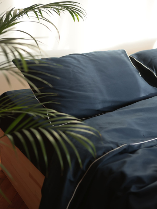 Комплект постільної білизни з тканини сатин індіго з білим кантом BedclozZzes модель 12344 Фото