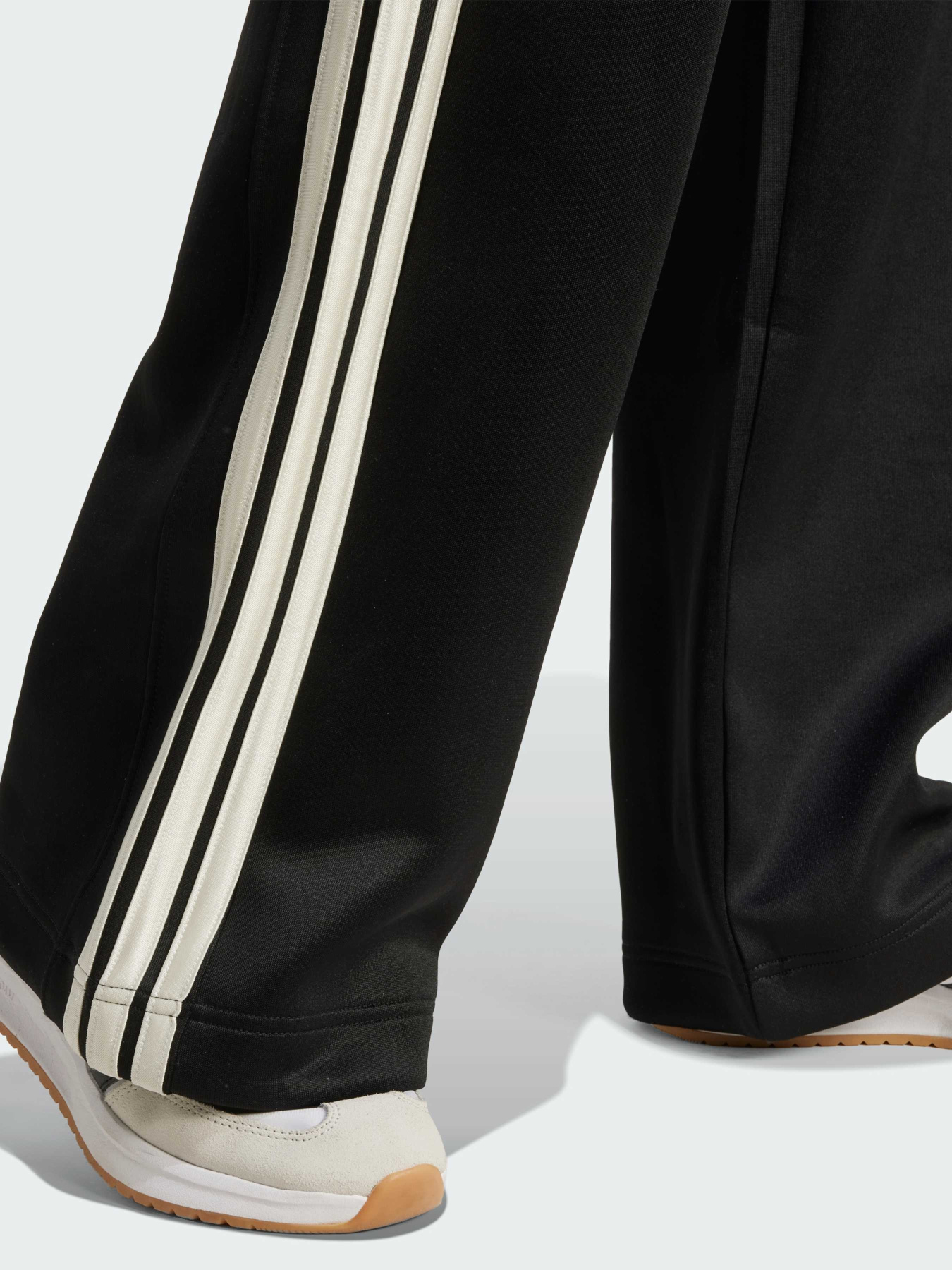 Брюки Adidas 3 Stripes модель JL6995 Брюки Adidas 3 Stripes модель JL6995 Фото