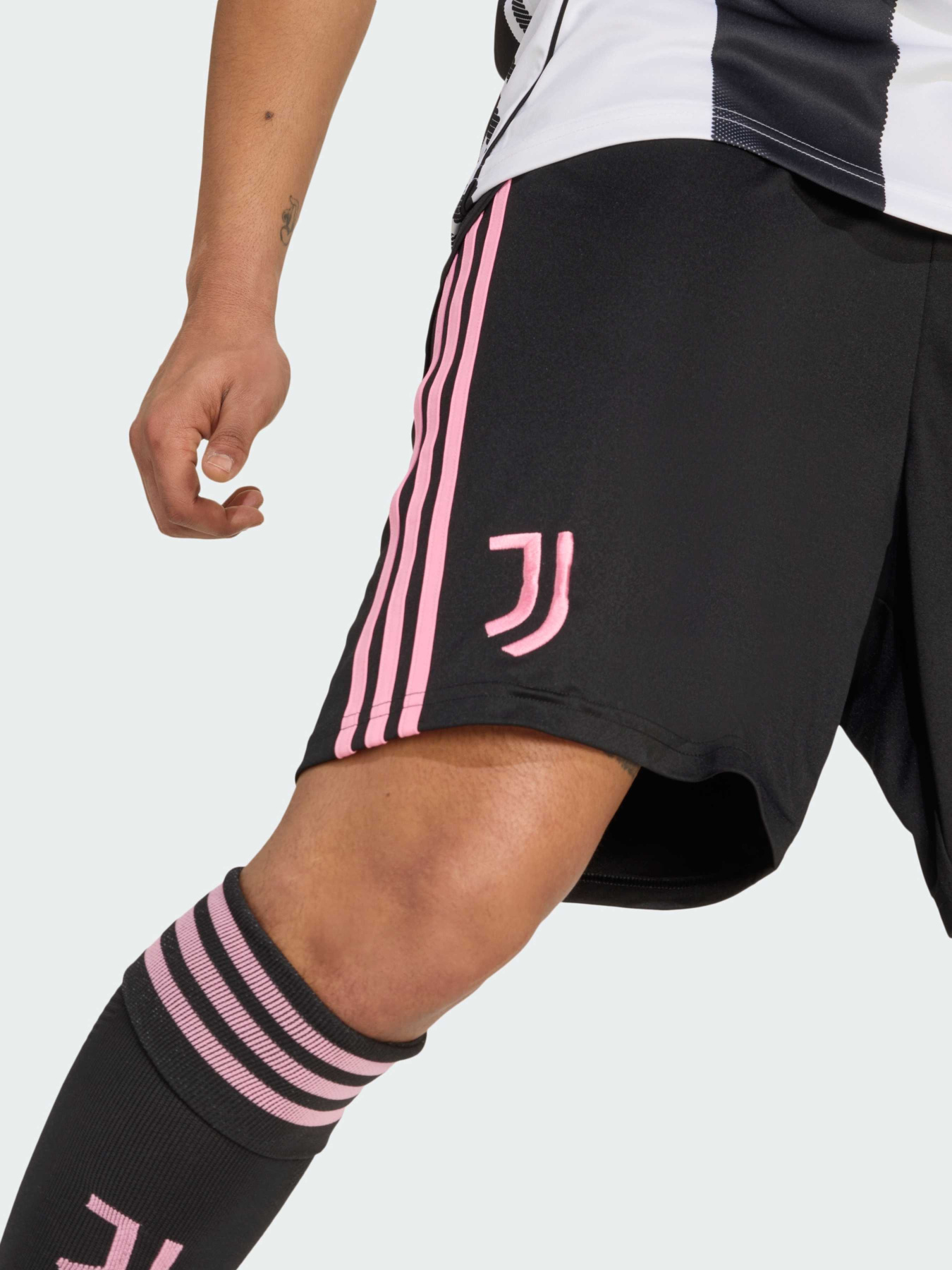 Шорты Adidas модель JV5830 Шорты Adidas модель JV5830 Фото