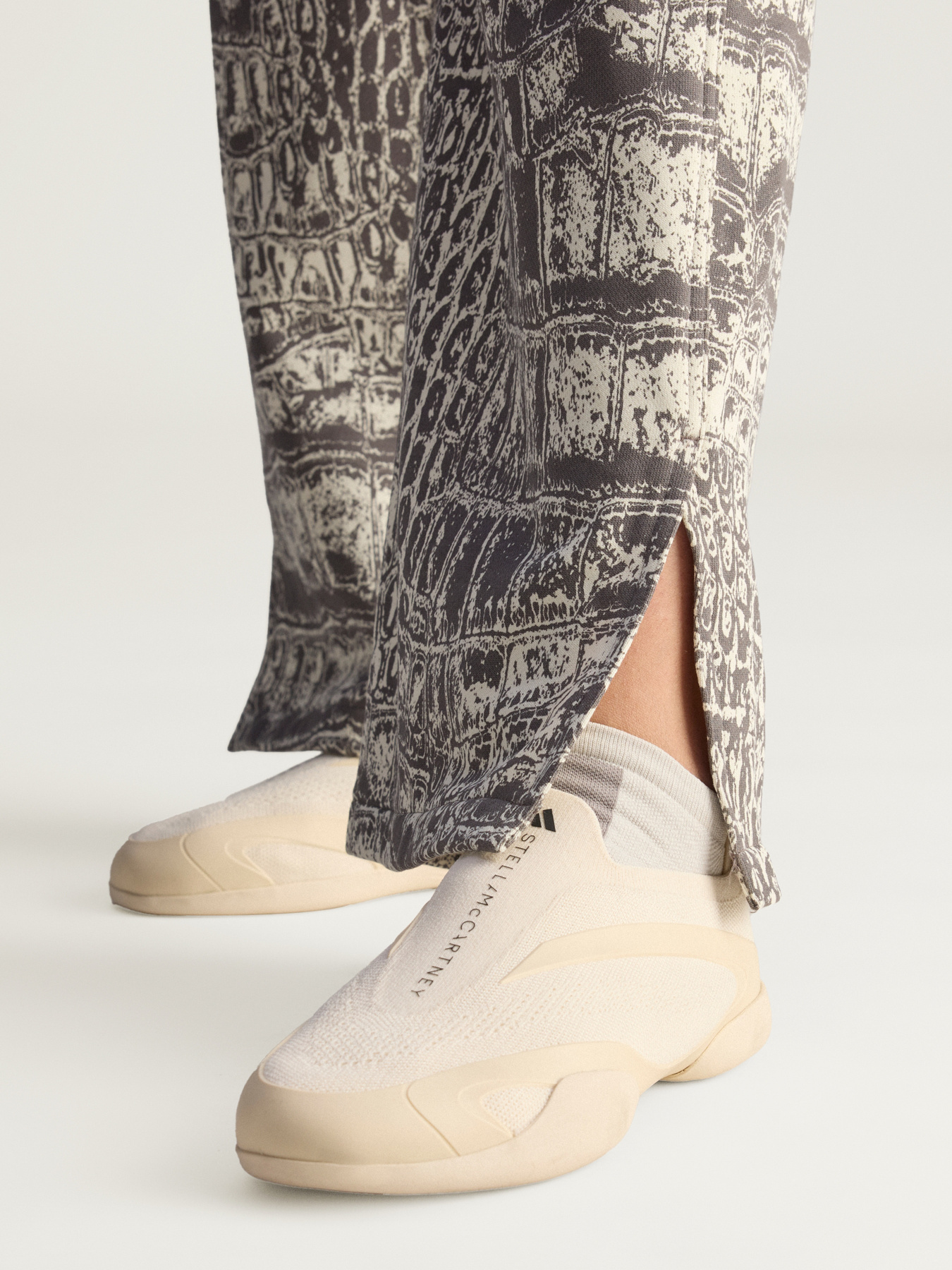 Штани Adidas модель JW4649 Фото