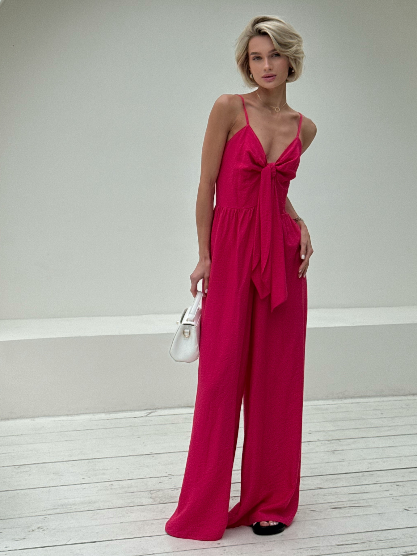 Комбинезоны Jadone Fashion модель Caroline_raspberry_jumpsuit Комбинезоны Jadone Fashion модель Caroline_raspberry_jumpsuit Фото