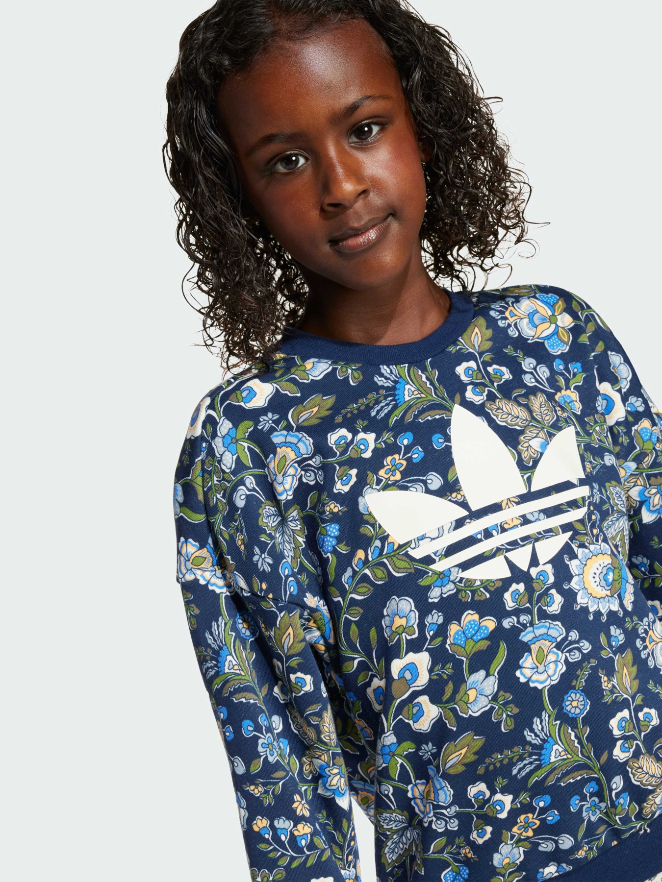 Костюмы Adidas Graphics модель JV7804 Костюмы Adidas Graphics модель JV7804 Фото