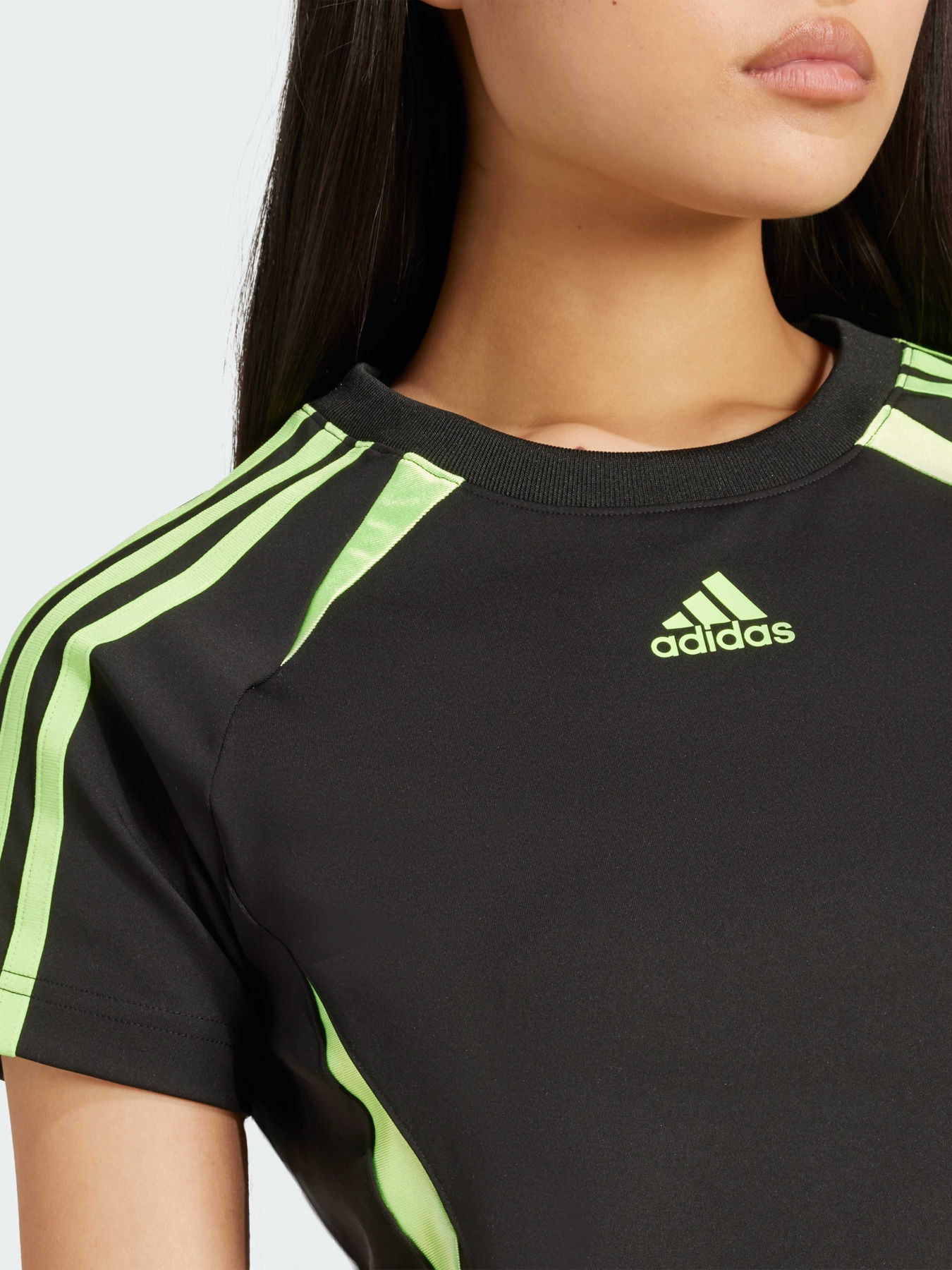 Футболки і поло Adidas Adicolor модель JZ6709 Футболки і поло Adidas Adicolor модель JZ6709 Фото