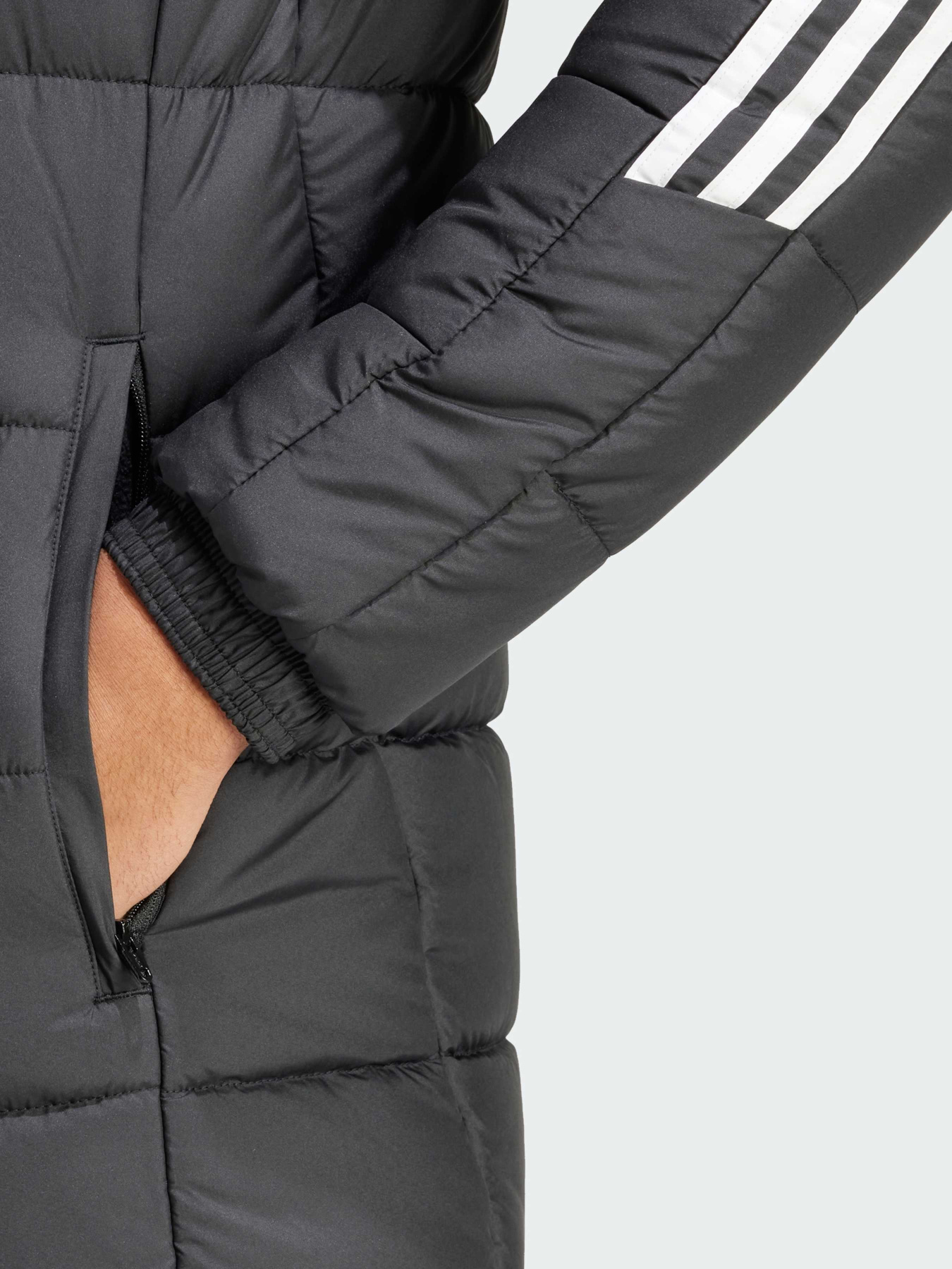 Куртки и дубленки Adidas Tiro модель IJ7389 Фото