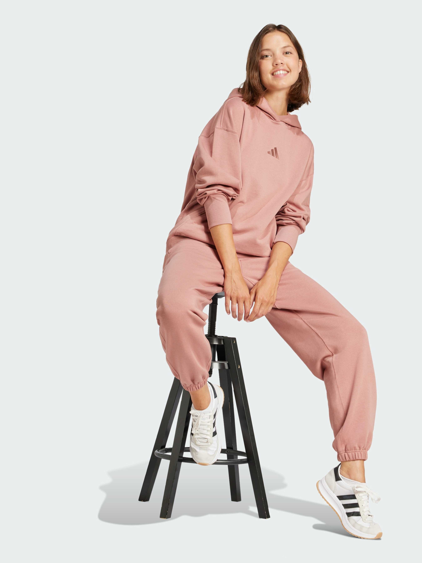 Худі та світшоти Adidas модель JD4716 Худі та світшоти Adidas модель JD4716 Фото