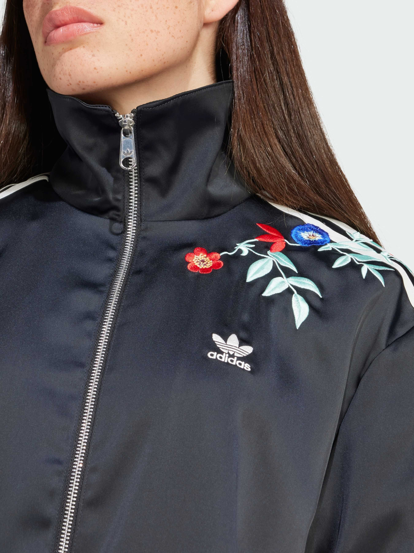 Худи и свитшоты Adidas Graphics модель IT5376 Фото