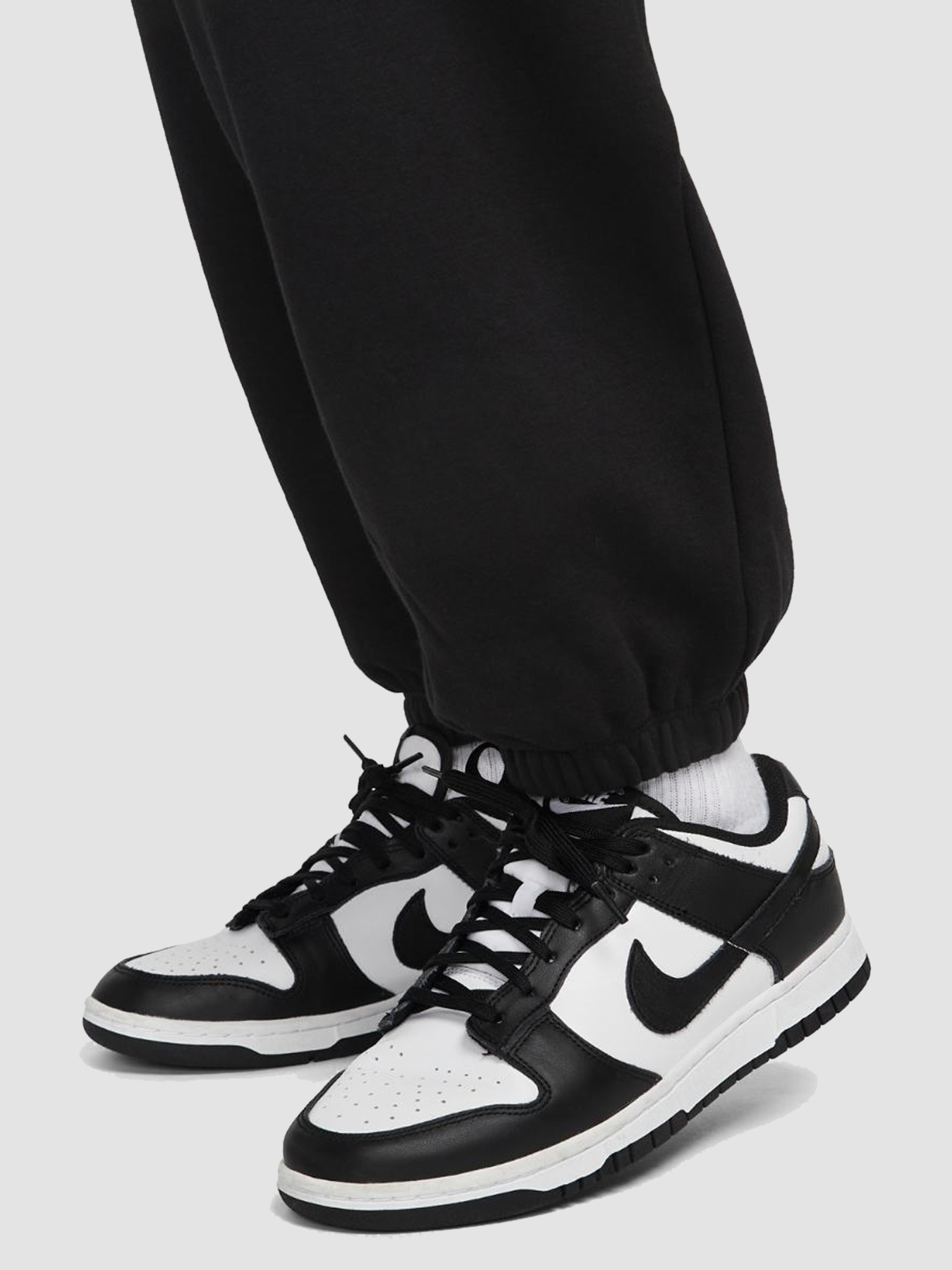 Брюки NIKE W Nsw Club Flc Mr Os Pant модель DQ5800-010 Брюки NIKE W Nsw Club Flc Mr Os Pant модель DQ5800-010 Фото
