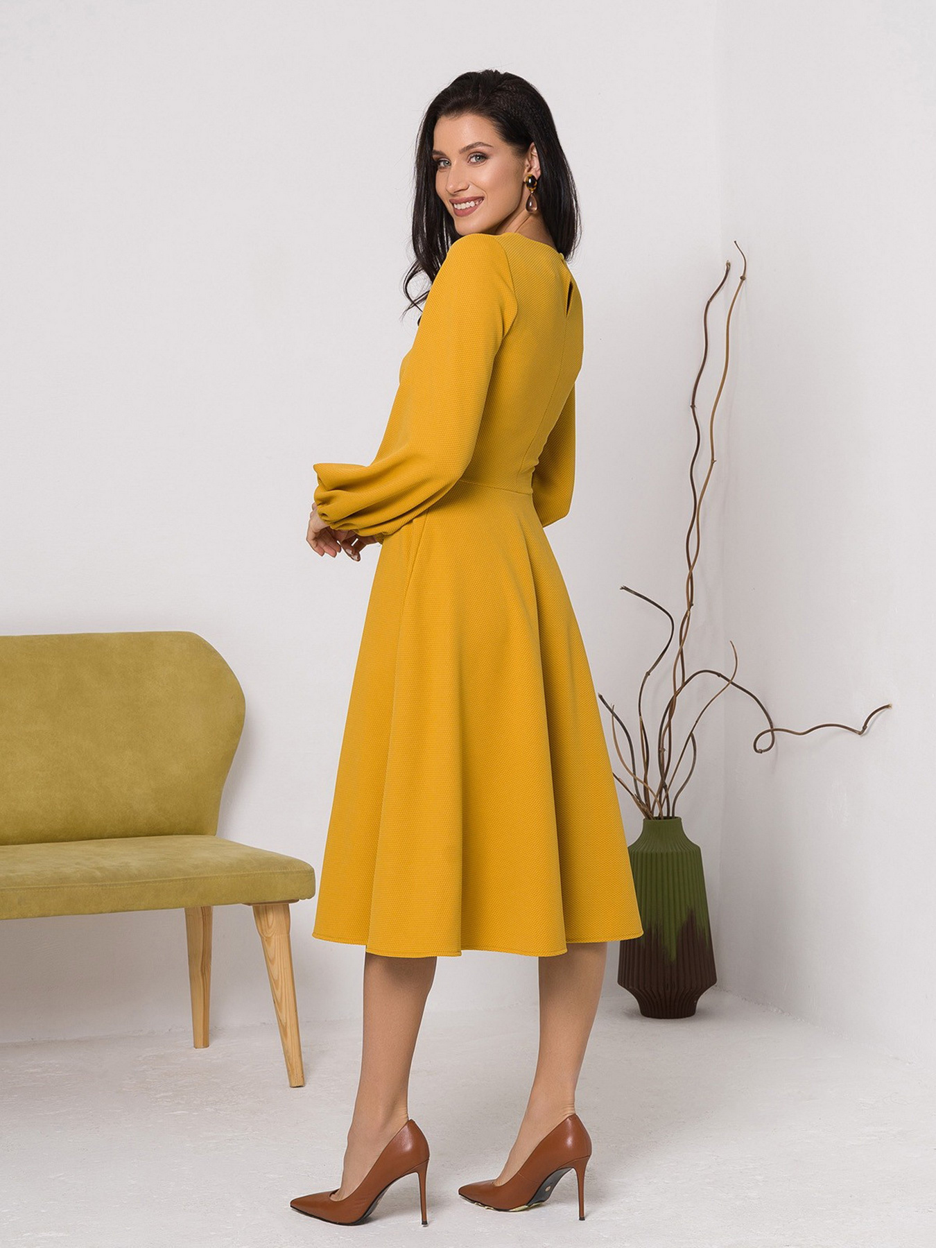 Платья ISSA Plus модель 12423_mustard Платья ISSA Plus модель 12423_mustard Фото