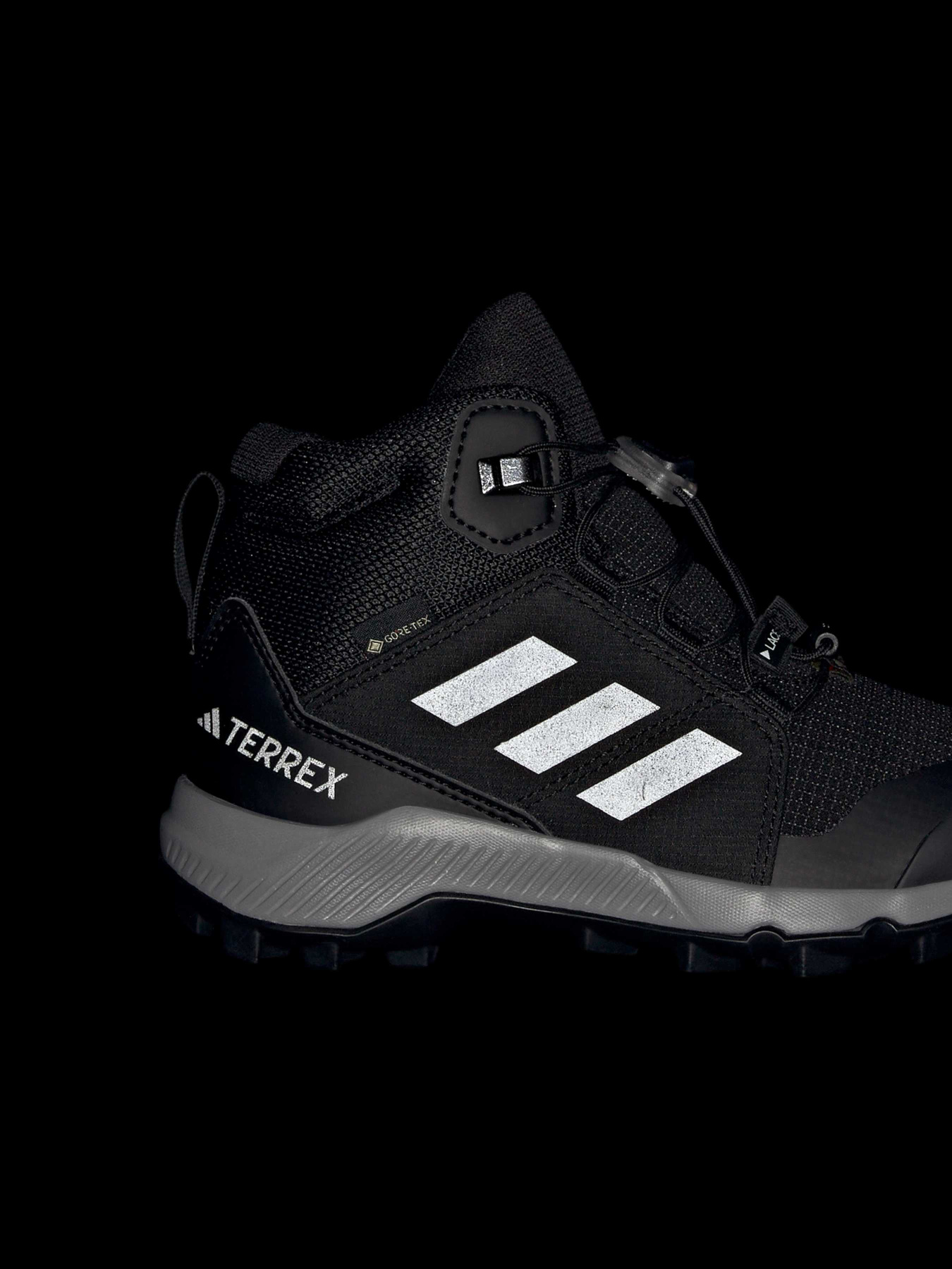 Ботинки и сапоги Adidas модель IE6079 Ботинки и сапоги Adidas модель IE6079 Фото