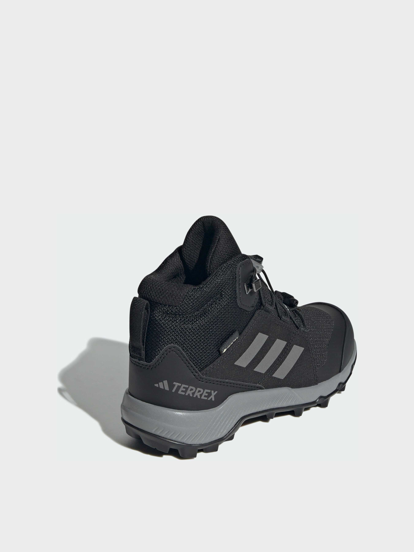 Ботинки и сапоги Adidas модель IE6079 Ботинки и сапоги Adidas модель IE6079 Фото