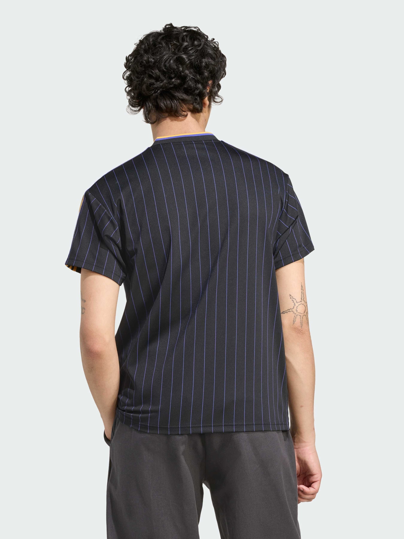 Футболки і поло Adidas модель JN2818 Футболки і поло Adidas модель JN2818 Фото