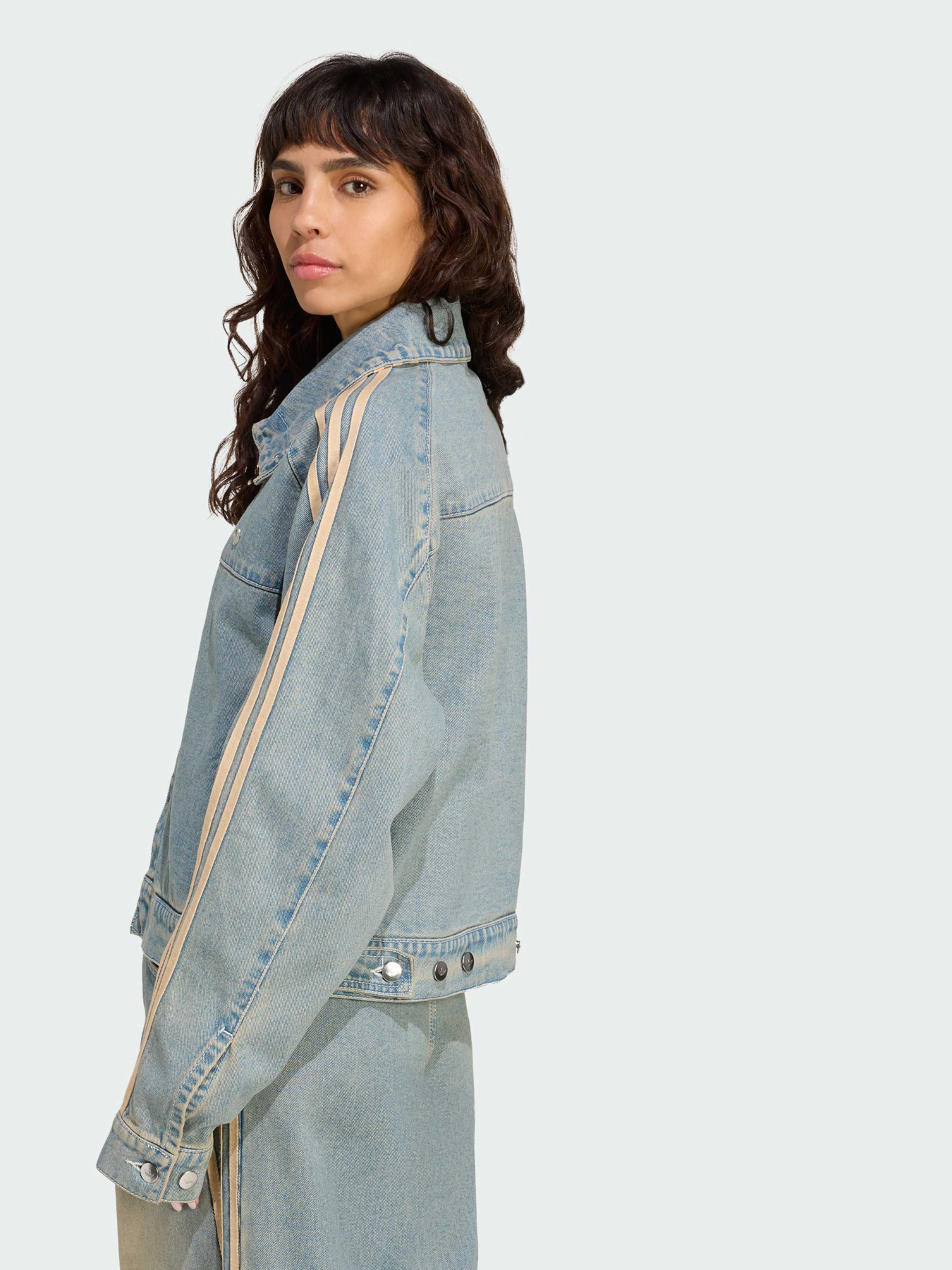 Куртки та дублянки Adidas модель JY2872 Куртки та дублянки Adidas модель JY2872 Фото