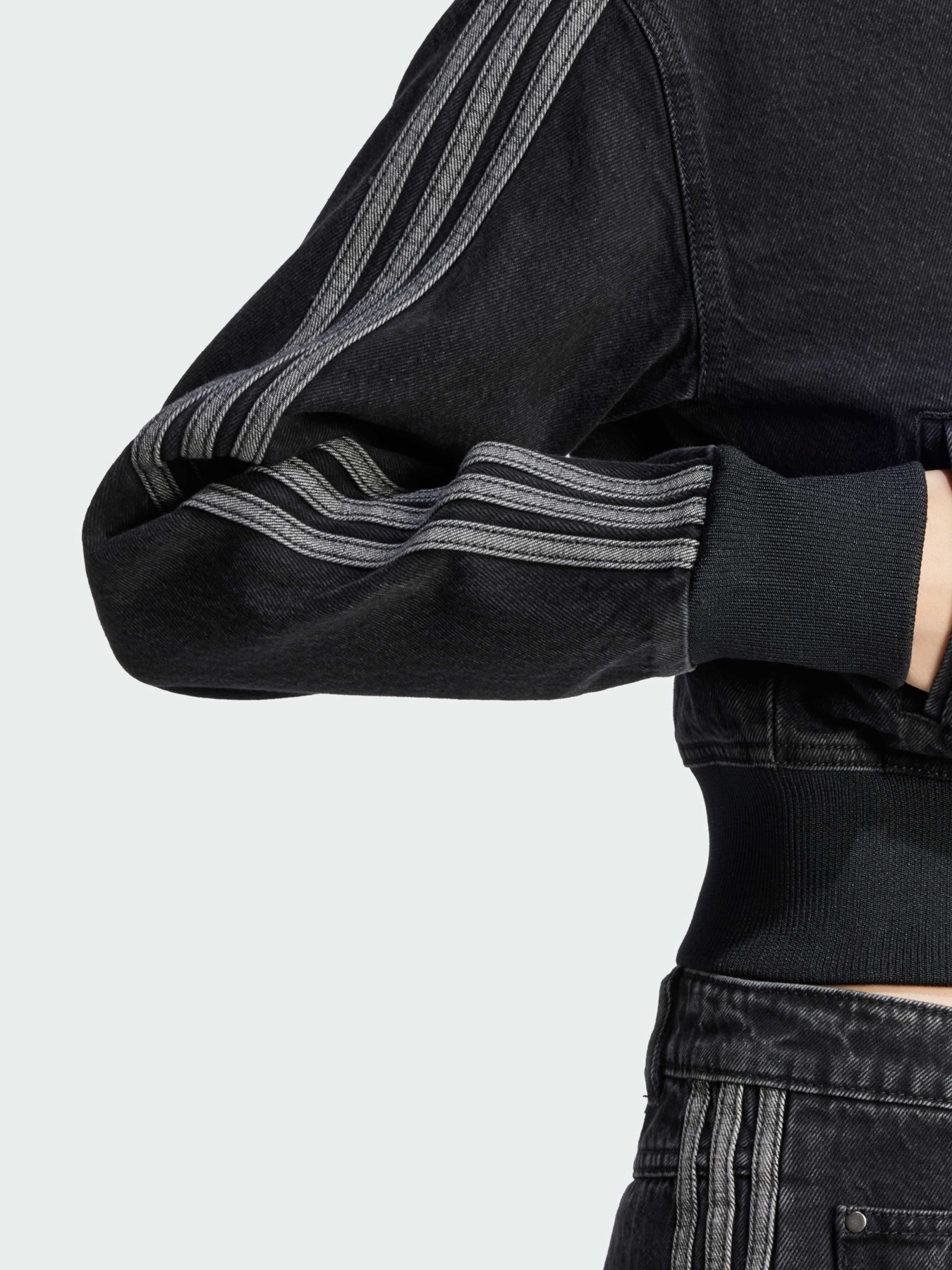 Куртки та дублянки Adidas Adicolor модель JD3110 Куртки та дублянки Adidas Adicolor модель JD3110 Фото