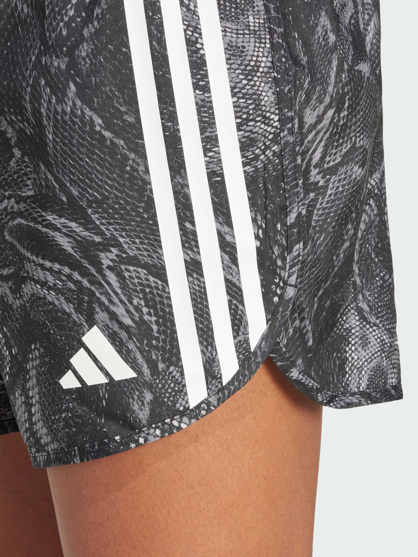 Шорти Adidas модель IS9582 Шорти Adidas модель IS9582 Фото