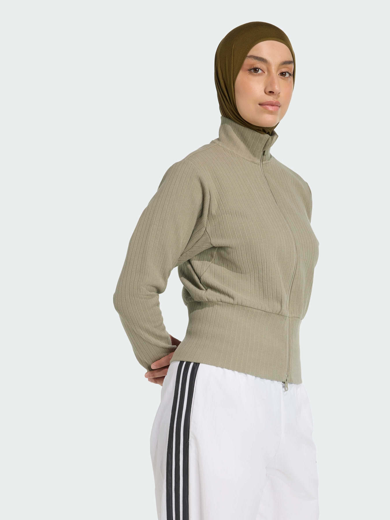 Худі та світшоти Adidas модель JW7435 Худі та світшоти Adidas модель JW7435 Фото