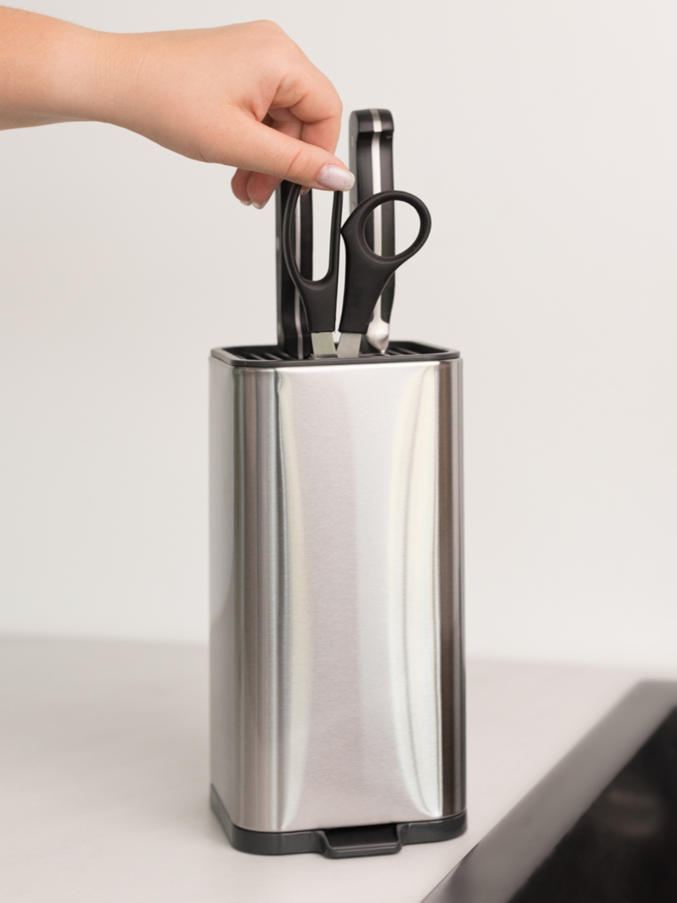 Подставка для ножей из нержавеющей стали MBM HOME модель KP-67 SS/BLACK Подставка для ножей из нержавеющей стали MBM HOME модель KP-67 SS/BLACK Фото