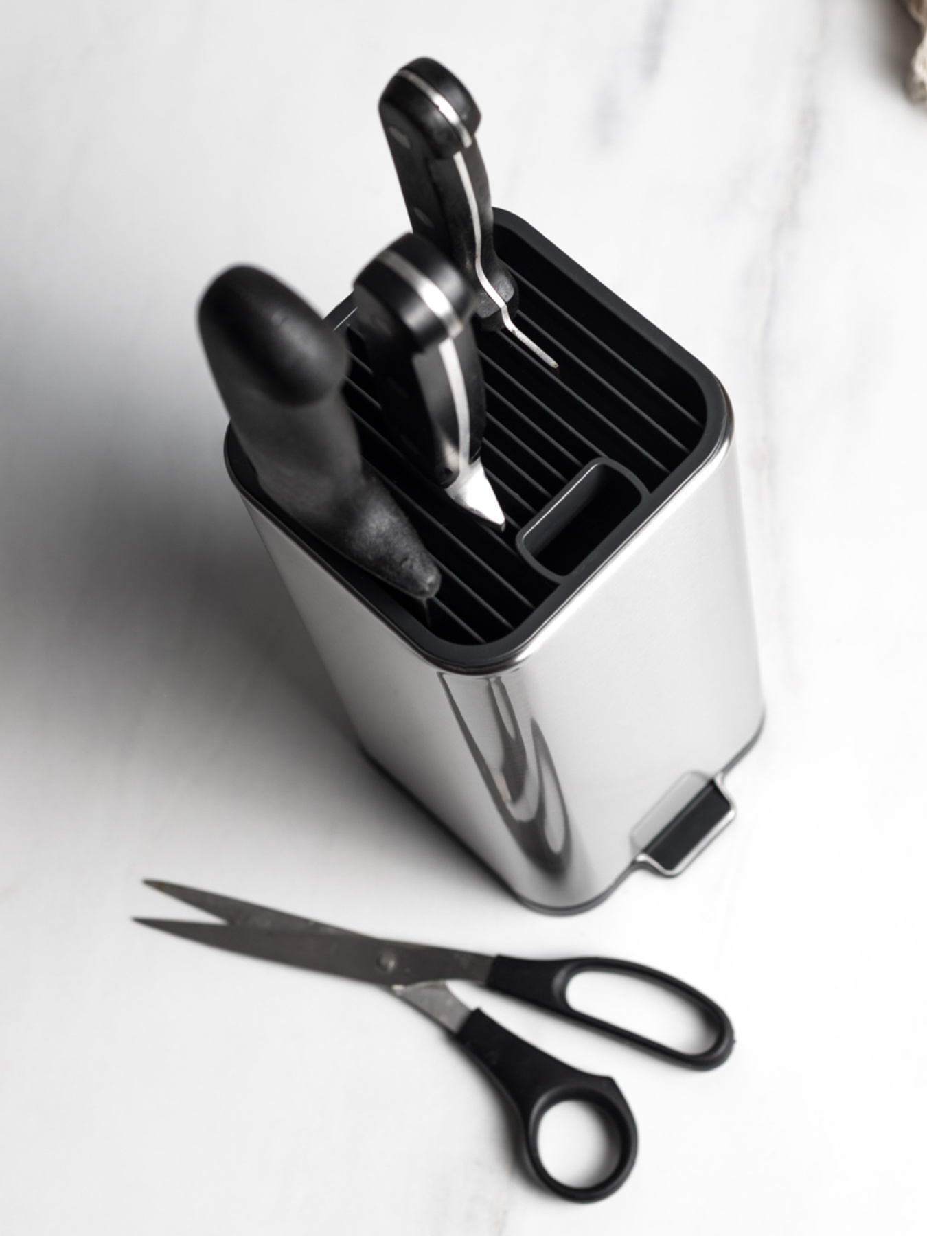 Подставка для ножей из нержавеющей стали MBM HOME модель KP-67 SS/BLACK Подставка для ножей из нержавеющей стали MBM HOME модель KP-67 SS/BLACK Фото