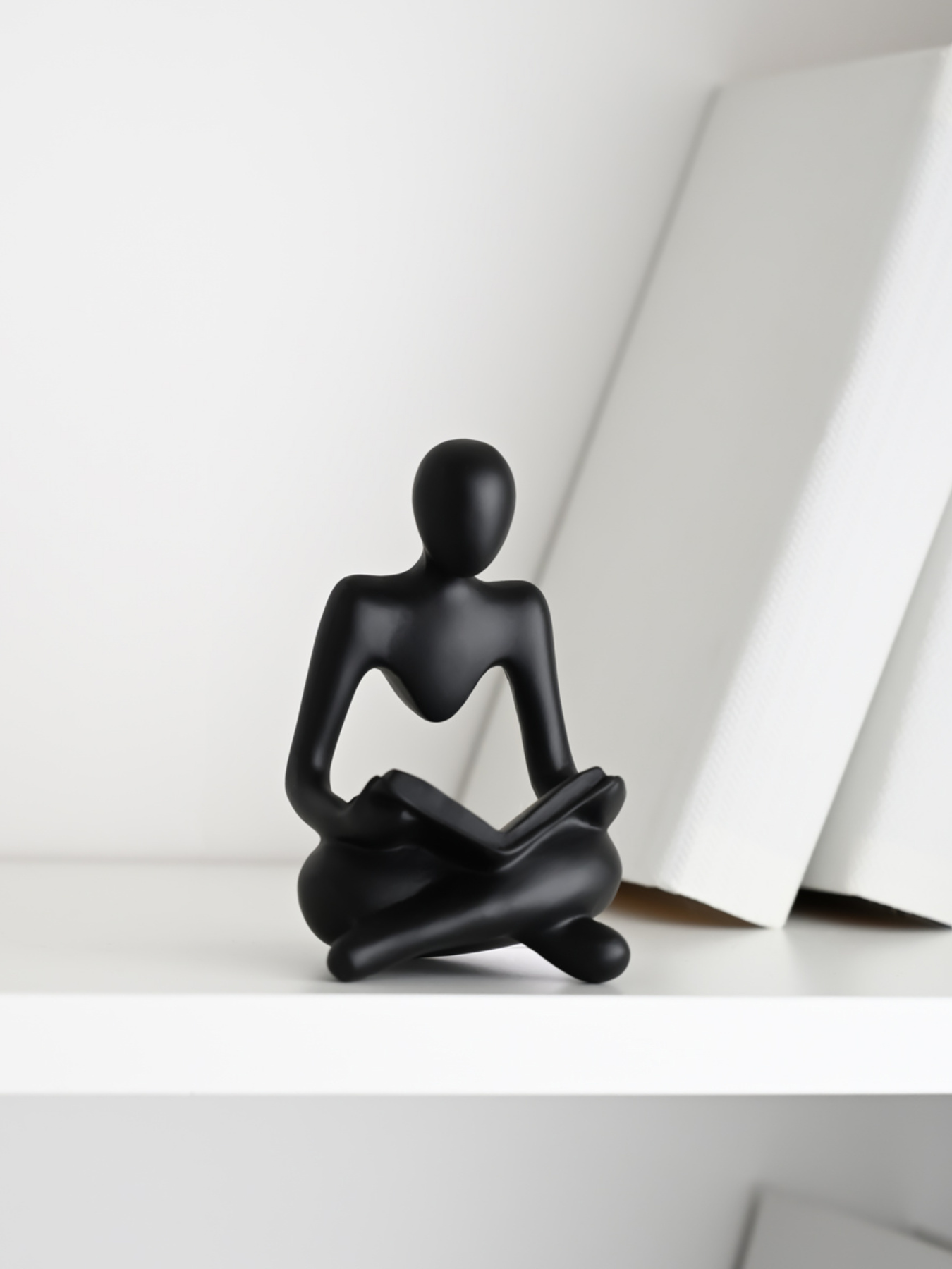 Статуэтка "Мыслитель с книгой" черная MBM HOME модель DH-ST-23 BLACK Фото