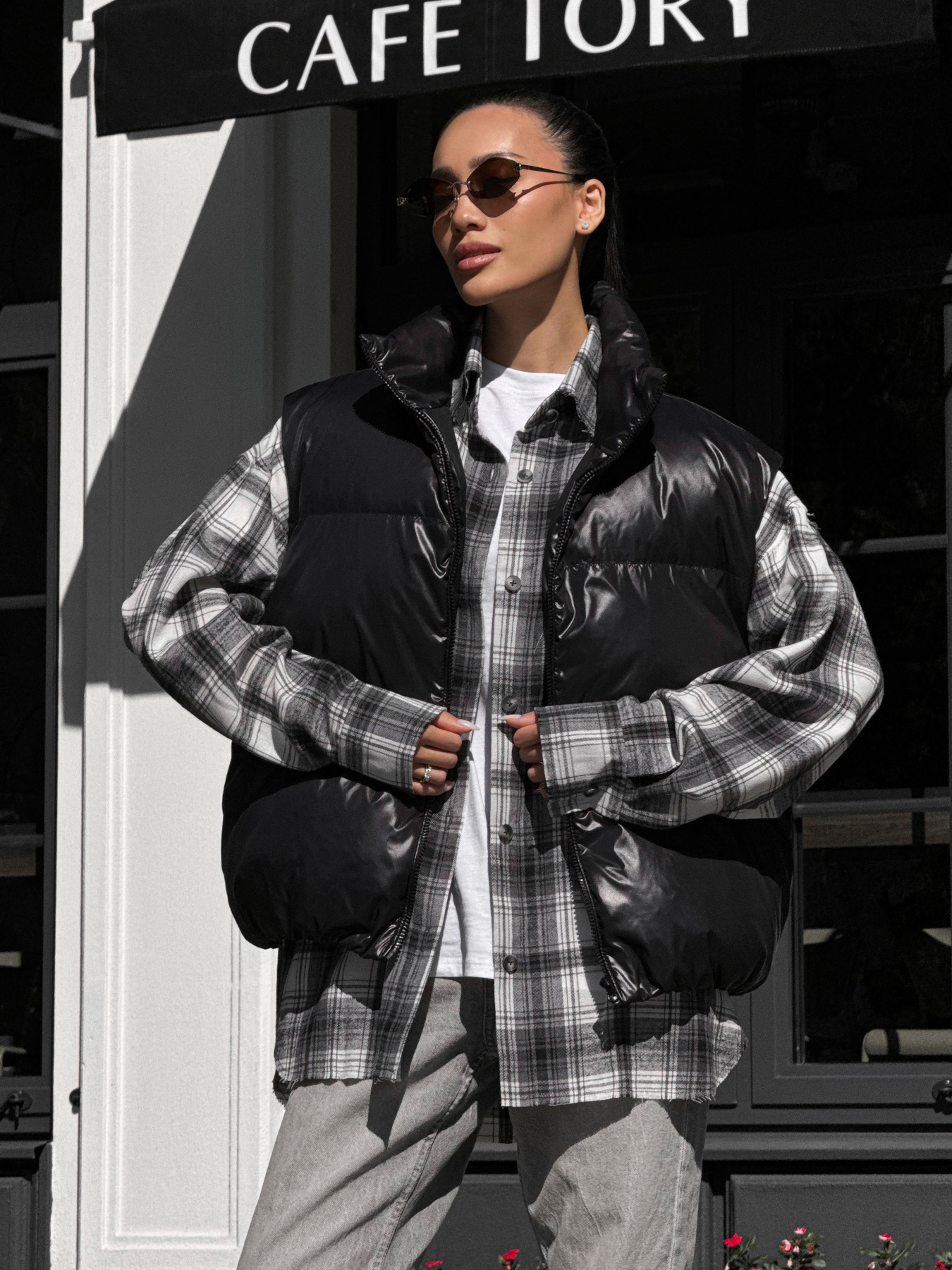 Куртки и дубленки Jadone Fashion модель Zhylet_Hat_chorne Фото