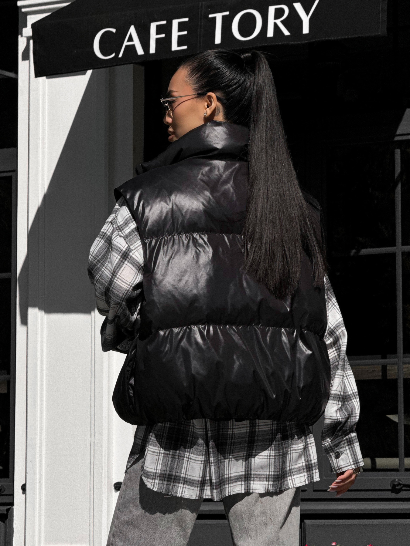 Куртки и дубленки Jadone Fashion модель Zhylet_Hat_chorne Фото