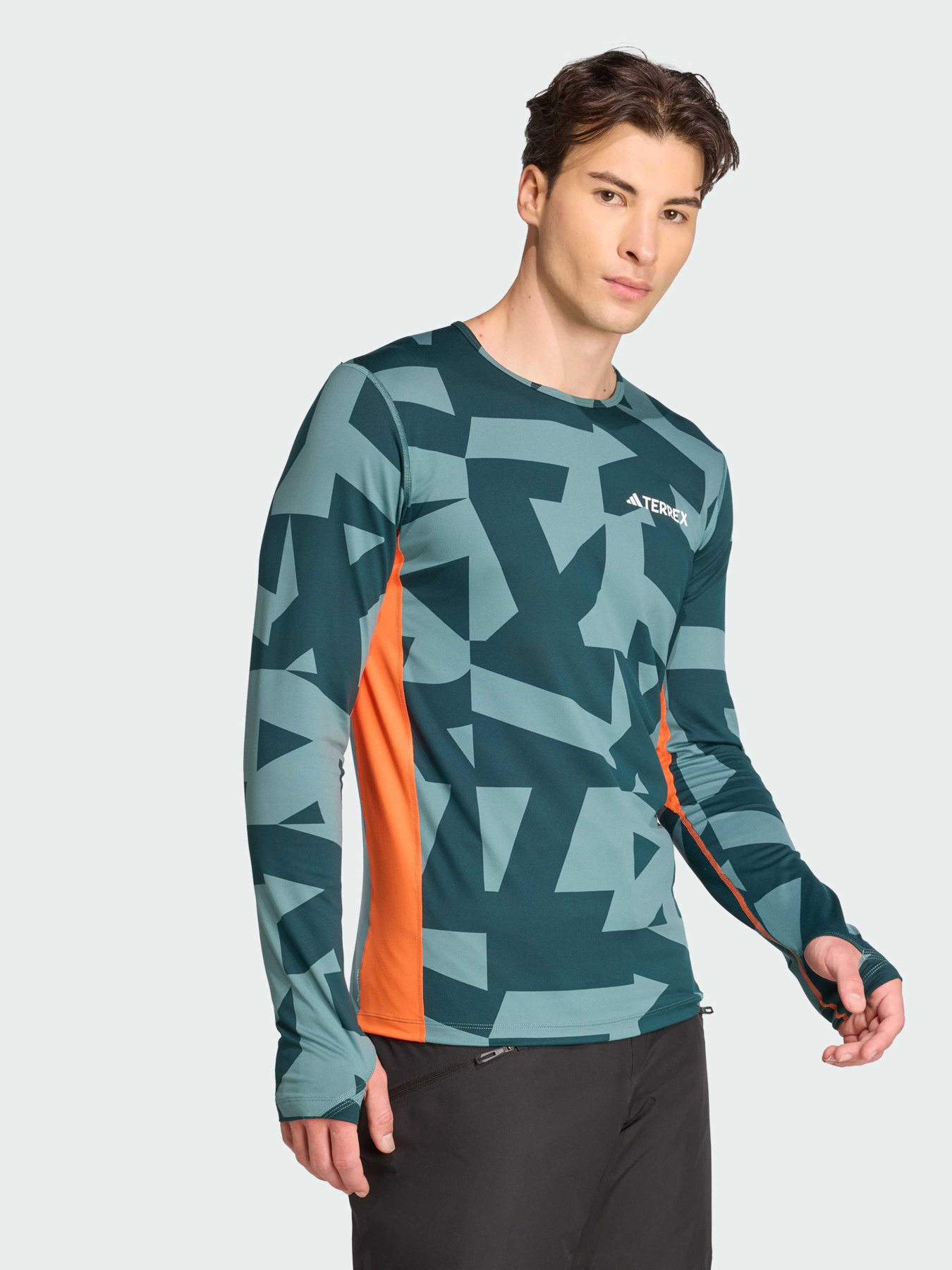 Худи и свитшоты Adidas модель JP2756 Худи и свитшоты Adidas модель JP2756 Фото
