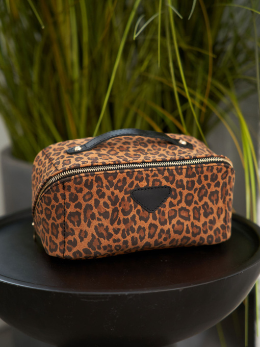 Сумки WeLassie модель shkrqna-zhnocha-kosmetichka-paula-leopard Фото
