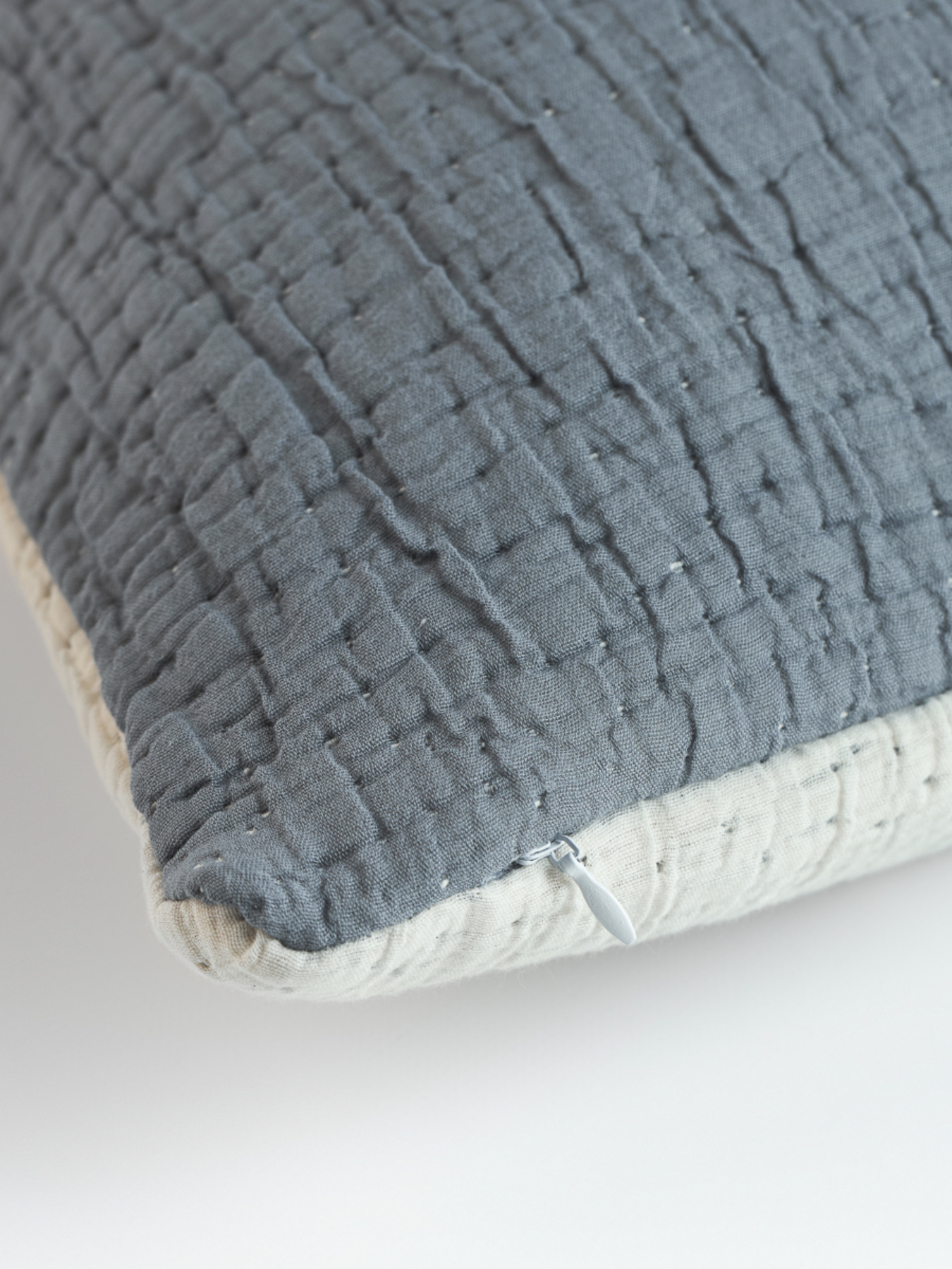 Наволочка декоративна "Дзен" з з мусліну MBM HOME модель BL-P-13 IVORY/CLOUDY GRAY Фото
