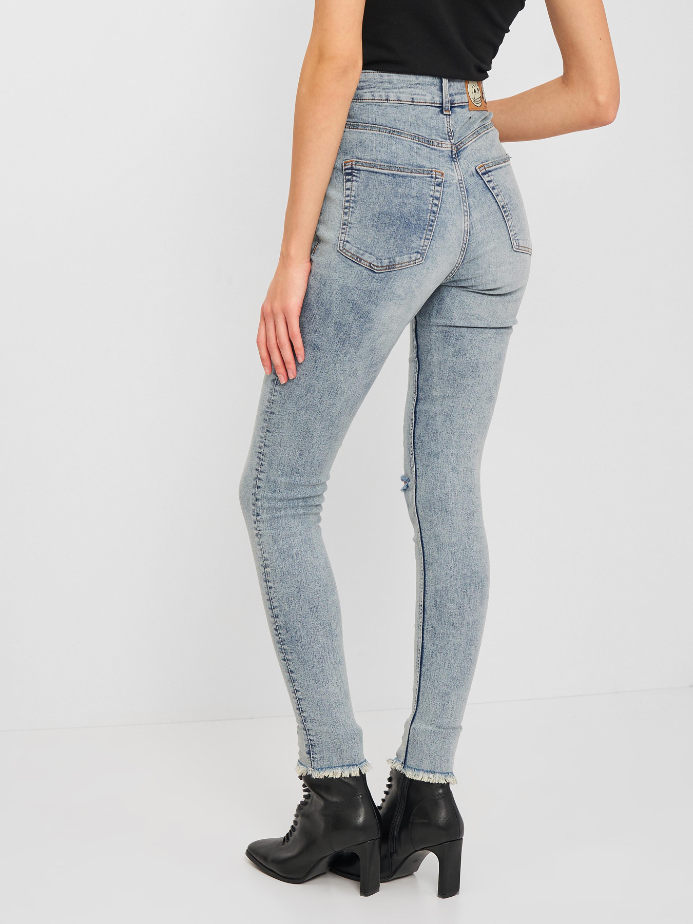 Джинси Cheap Monday модель 638223bar_Голубой Фото