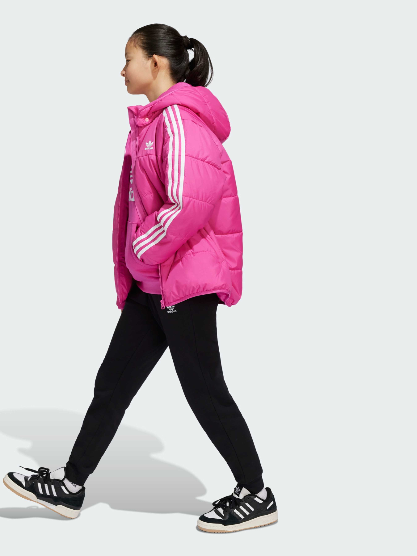 Куртки та дублянки Adidas Adicolor модель IY7496 Куртки та дублянки Adidas Adicolor модель IY7496 Фото