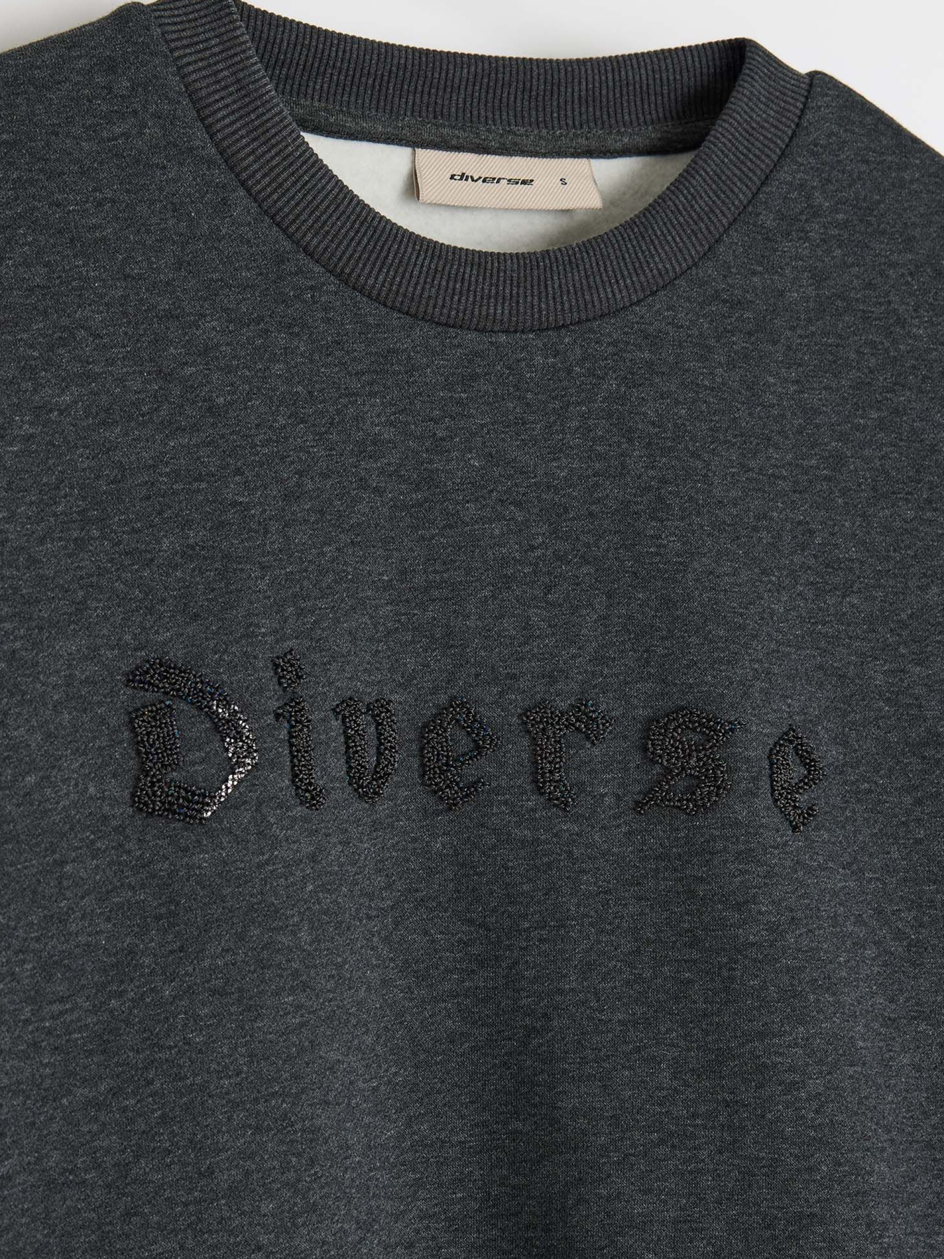 Худі та світшоти DIVERSE Bling модель 10048286 Худі та світшоти DIVERSE Bling модель 10048286 Фото