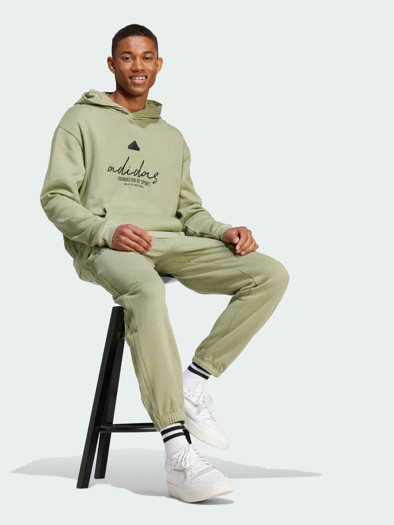 Худі та світшоти Adidas модель IW3535 Фото