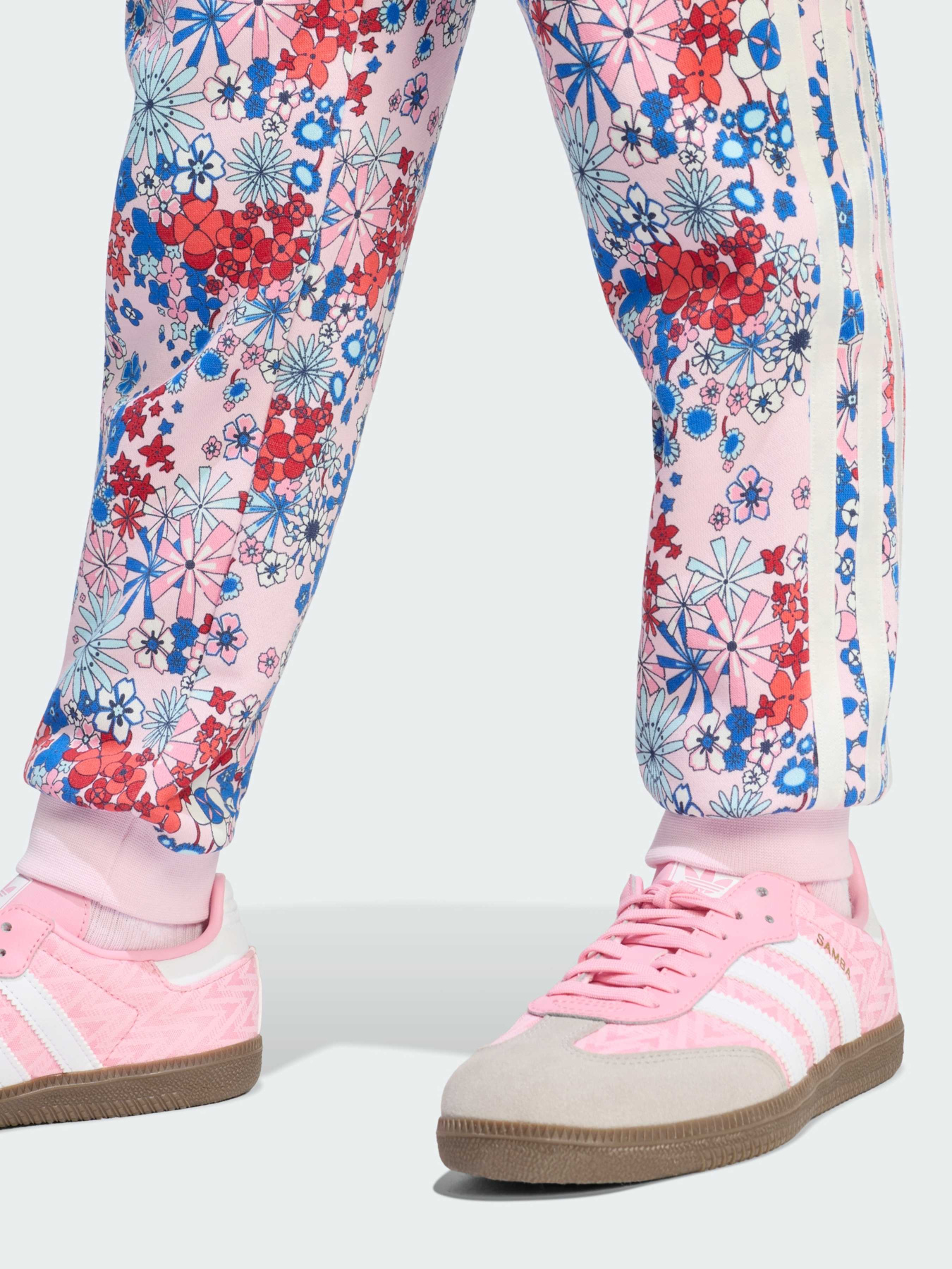 Костюмы Adidas Graphics модель KD1750 Костюмы Adidas Graphics модель KD1750 Фото