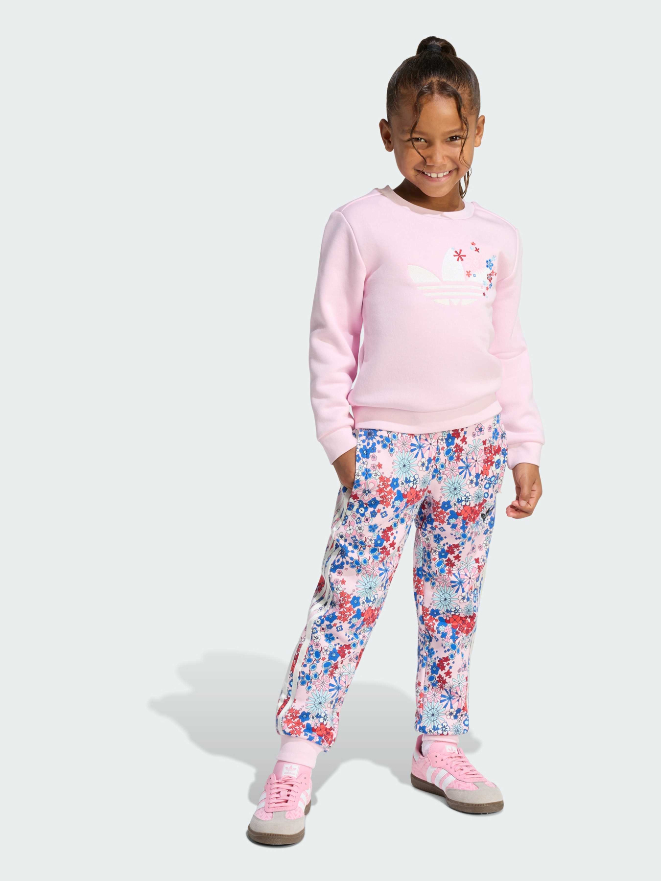 Костюмы Adidas Graphics модель KD1750 Костюмы Adidas Graphics модель KD1750 Фото