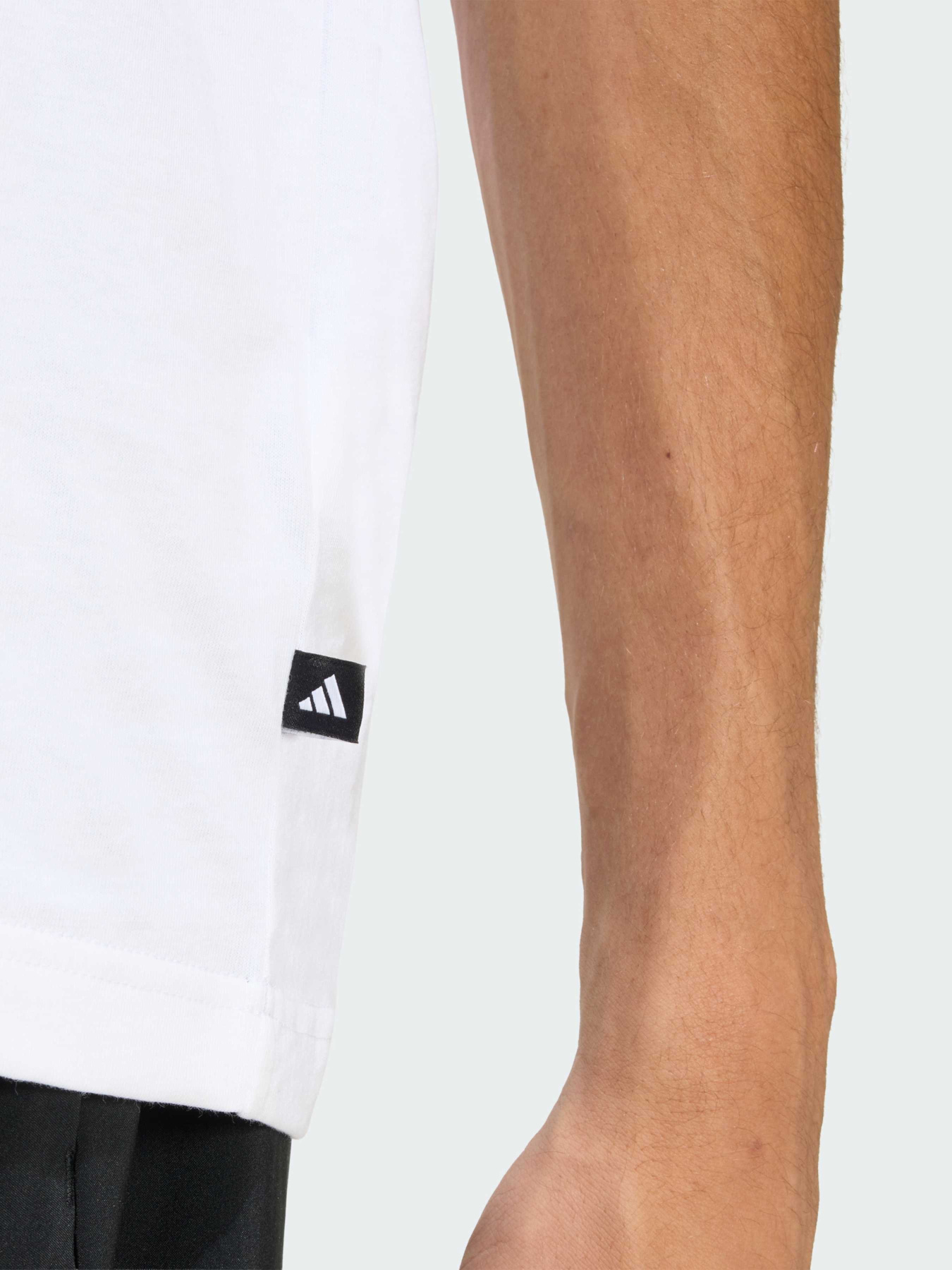 Футболки і поло Adidas модель JZ4995 Футболки і поло Adidas модель JZ4995 Фото