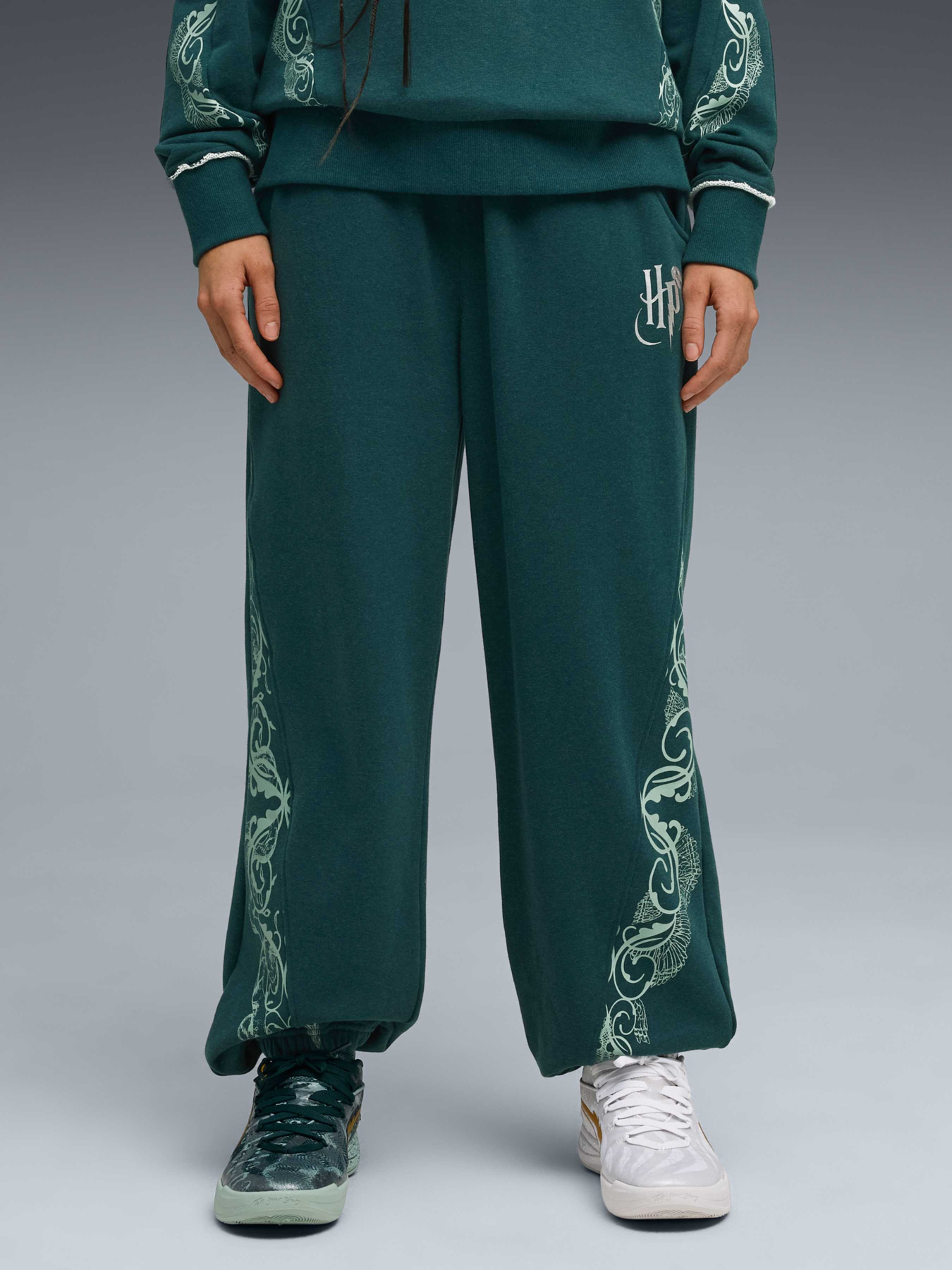 Брюки PUMA Hoops x Harry Potter Sweat модель 633112 Фото