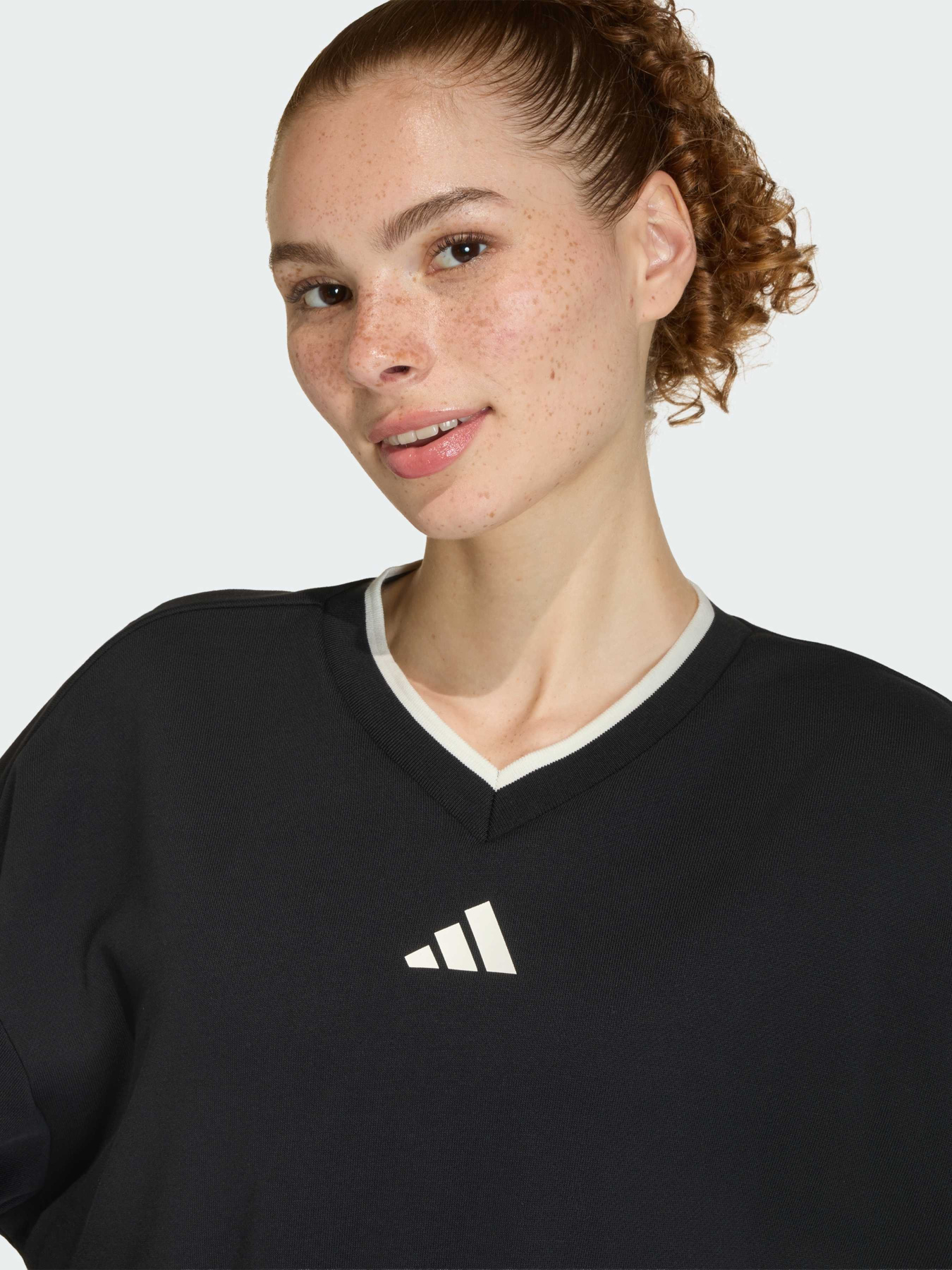Худи и свитшоты Adidas модель KC4980 Фото