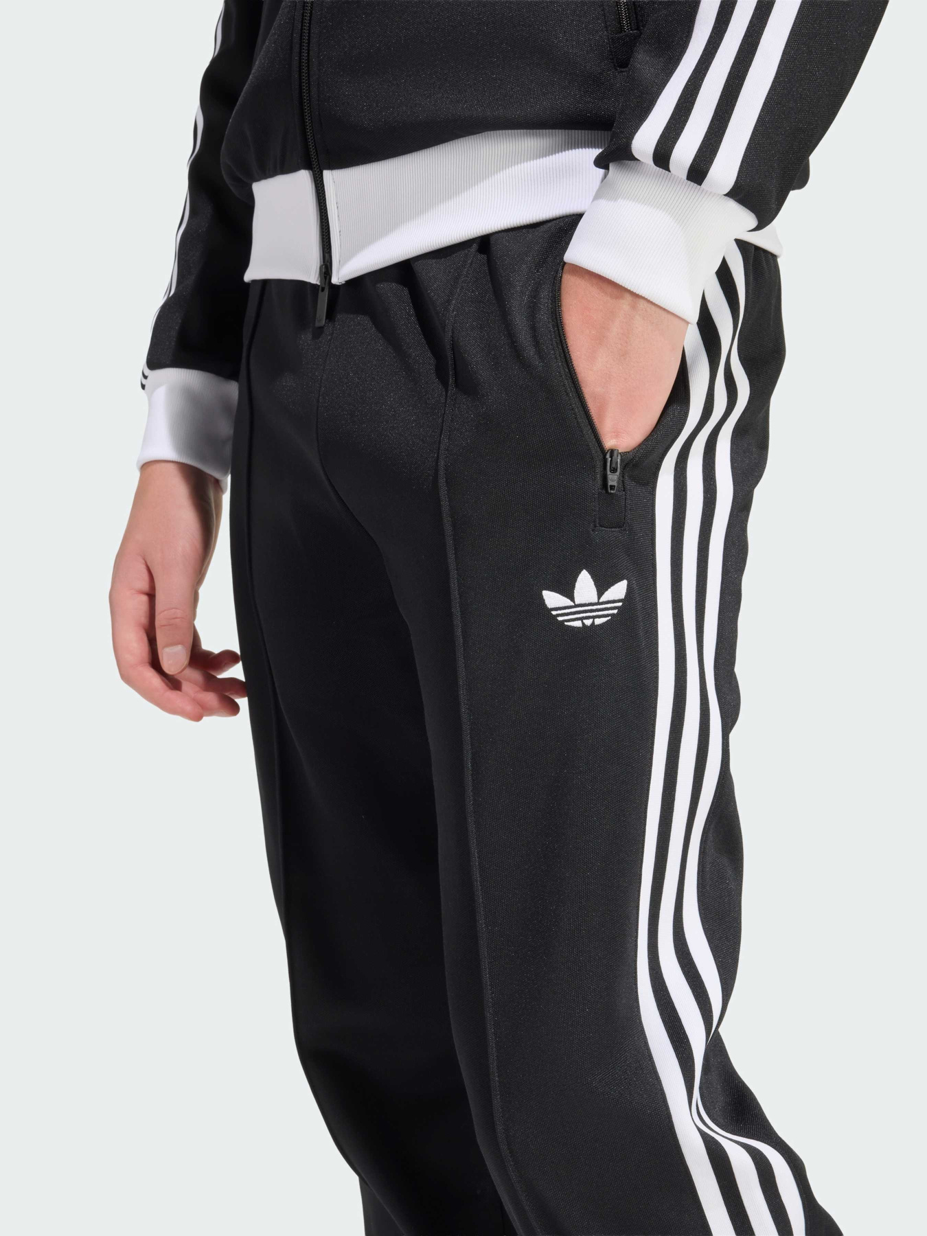 Штани Adidas Adicolor модель KE3530 Штани Adidas Adicolor модель KE3530 Фото
