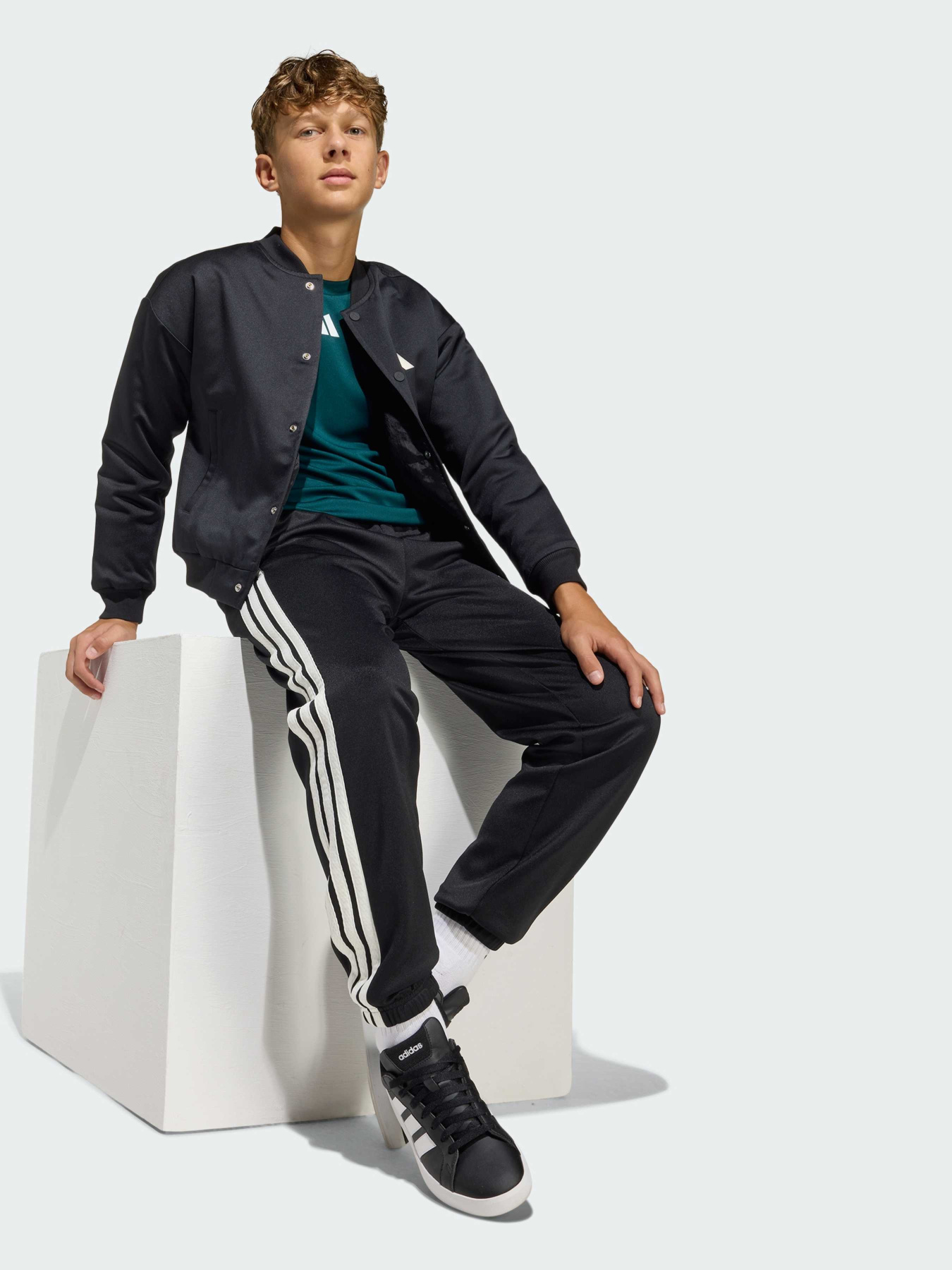 Куртки и дубленки Adidas модель KG1000 Куртки и дубленки Adidas модель KG1000 Фото