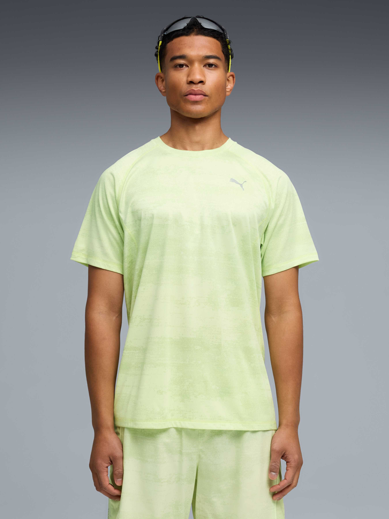 Футболки и поло PUMA M Run Velocity Aop Tee модель 528415 Футболки и поло PUMA M Run Velocity Aop Tee модель 528415 Фото