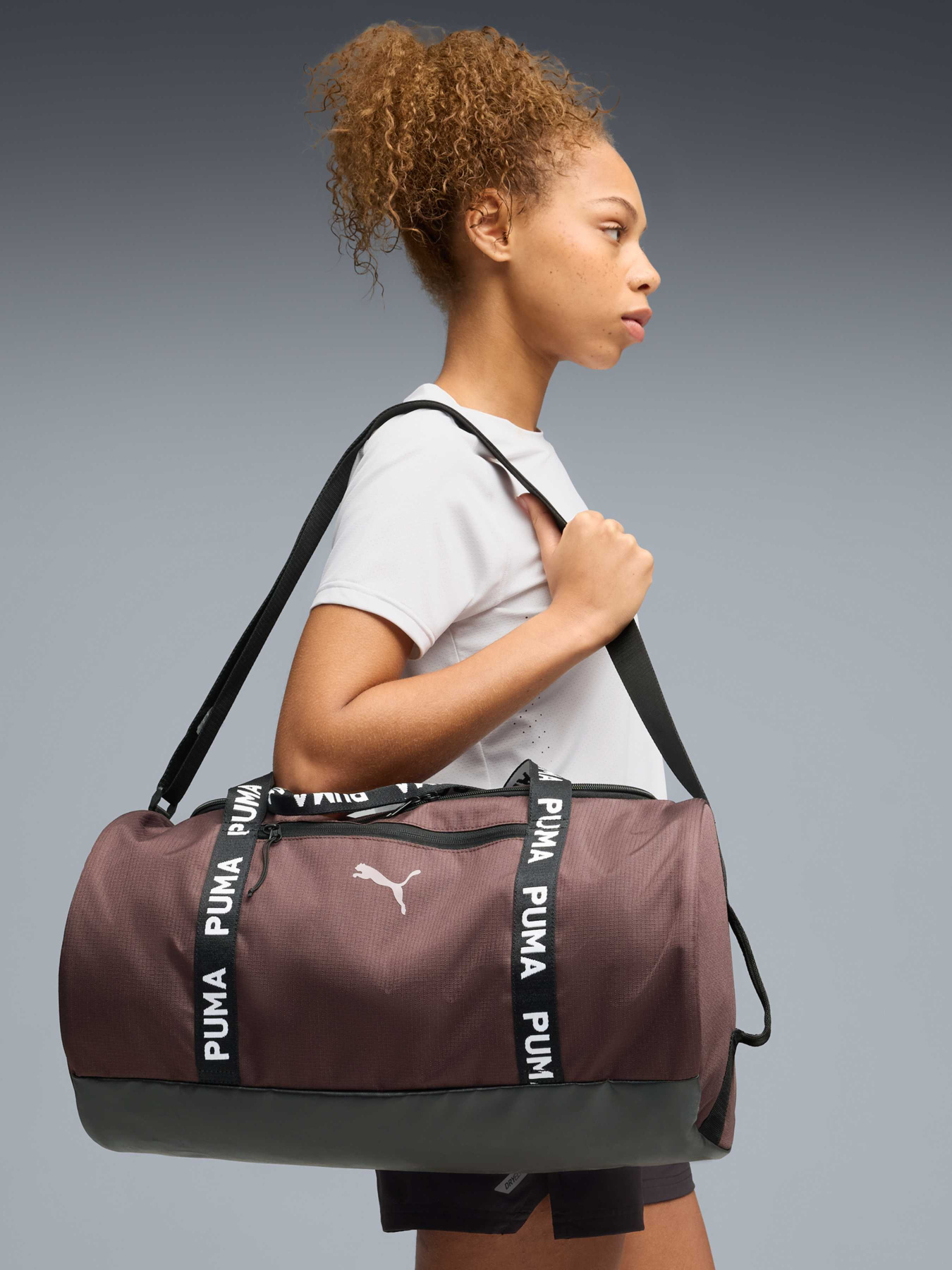 Сумки PUMA At Ess Barrel Bag модель 091849 Сумки PUMA At Ess Barrel Bag модель 091849 Фото