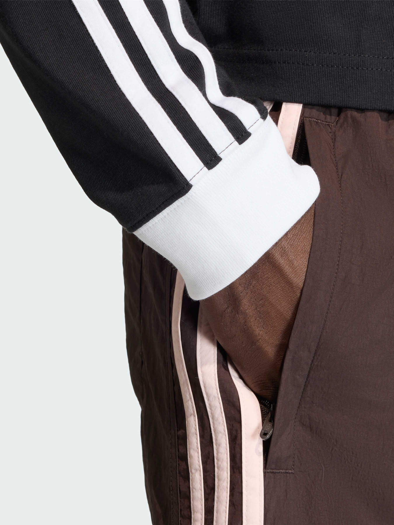 Шорты Adidas Adicolor модель KE1662 Шорты Adidas Adicolor модель KE1662 Фото